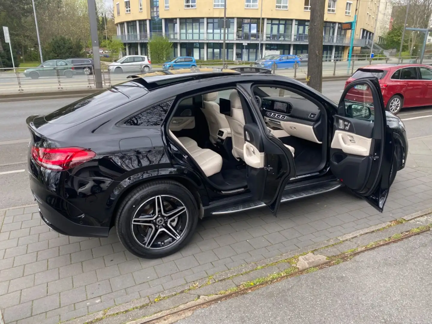 Mercedes-Benz GLE 350 GLE350e *AMG*Pano*Distr*Burmester*Night*TV* 360° Schwarz - 1