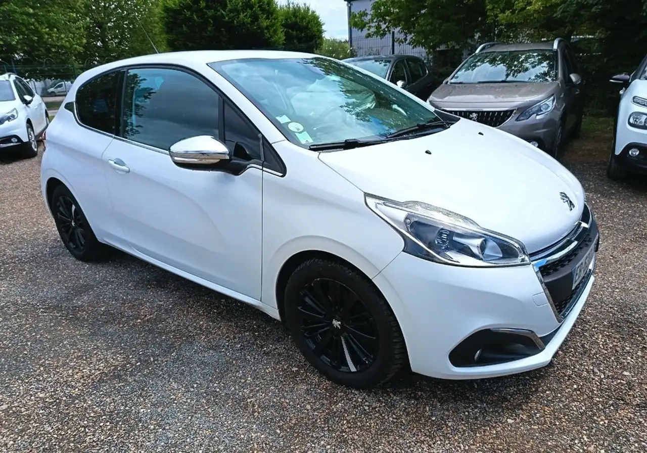 Peugeot 208 1.6 BLUEHDI 100cv ALLURE