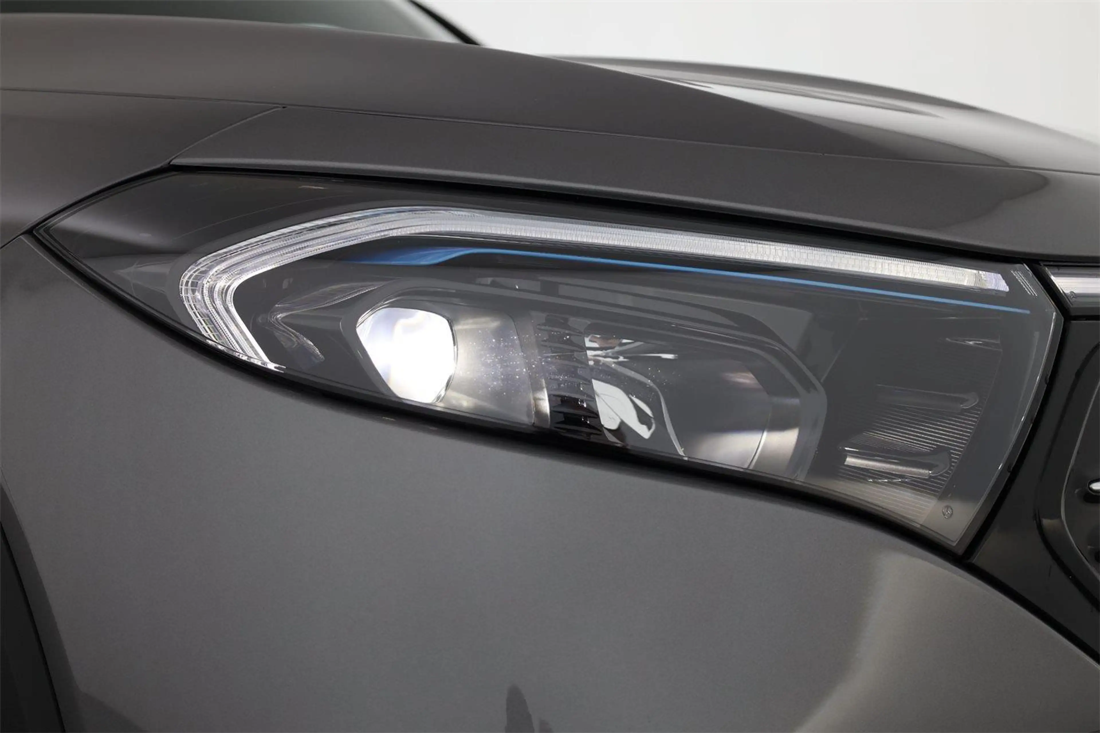 Mercedes-Benz EQB 300 4M AMG DistronicPlus 360° Kamera — photo 10