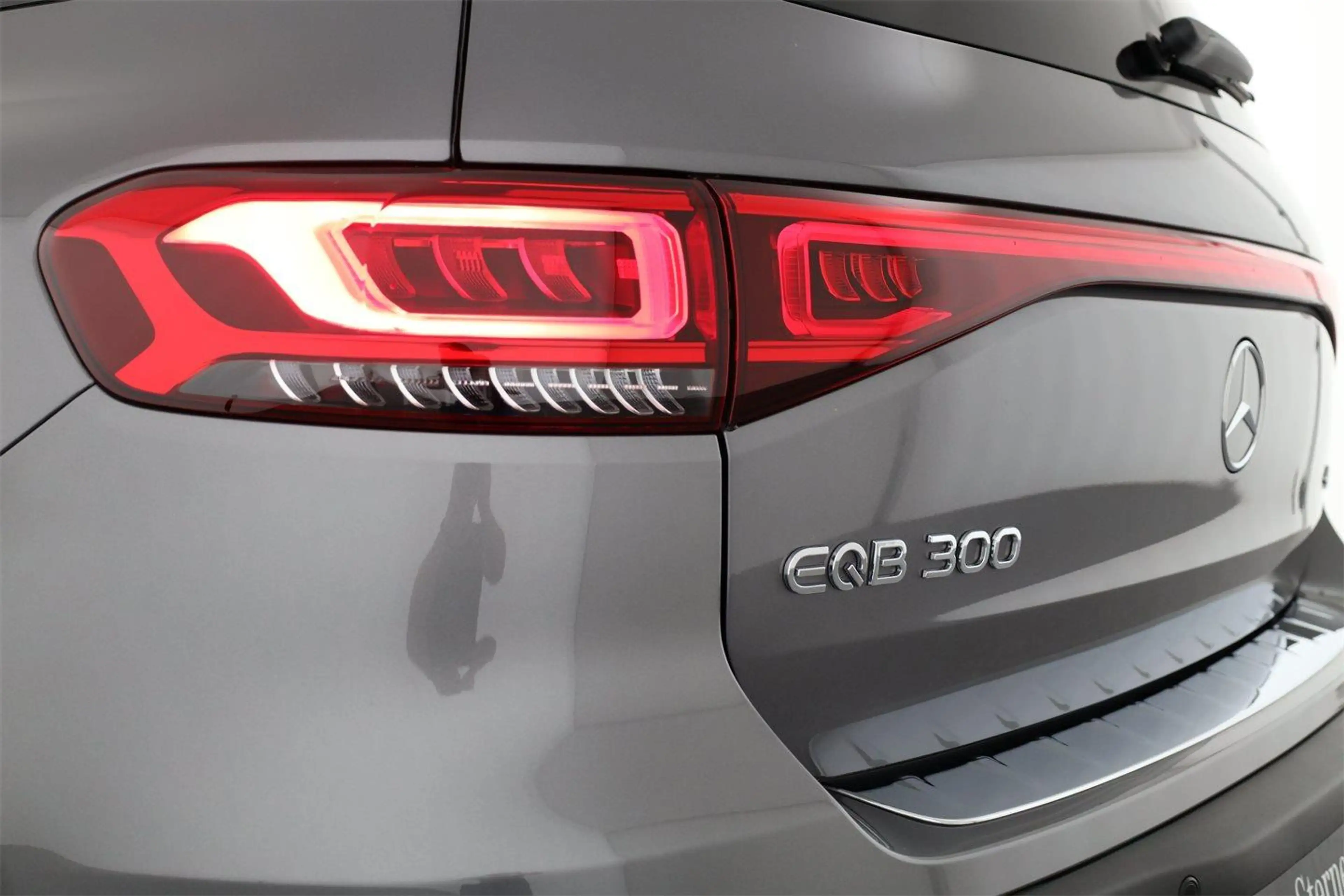 Mercedes-Benz EQB 300 4M AMG DistronicPlus 360° Kamera — photo 11