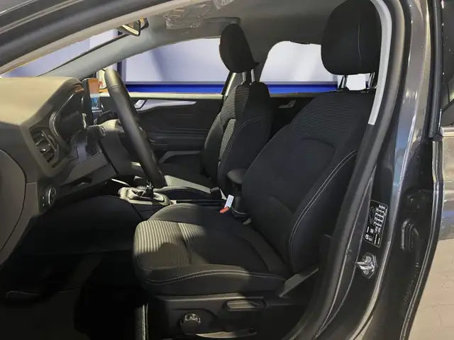 Ford Focus view 8