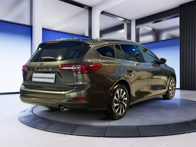 Ford Focus view 5