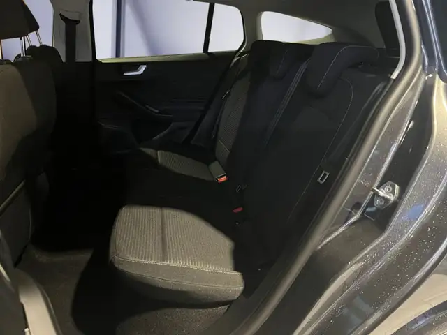 Ford Focus view 9