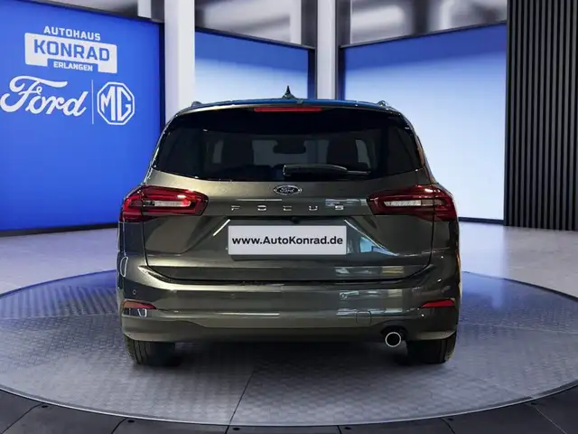 Ford Focus view 6