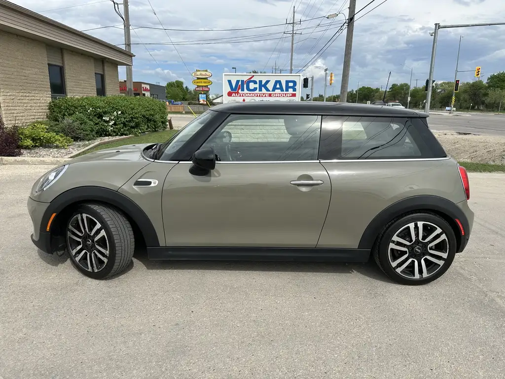 Mini 3 Door 2019 photo 2