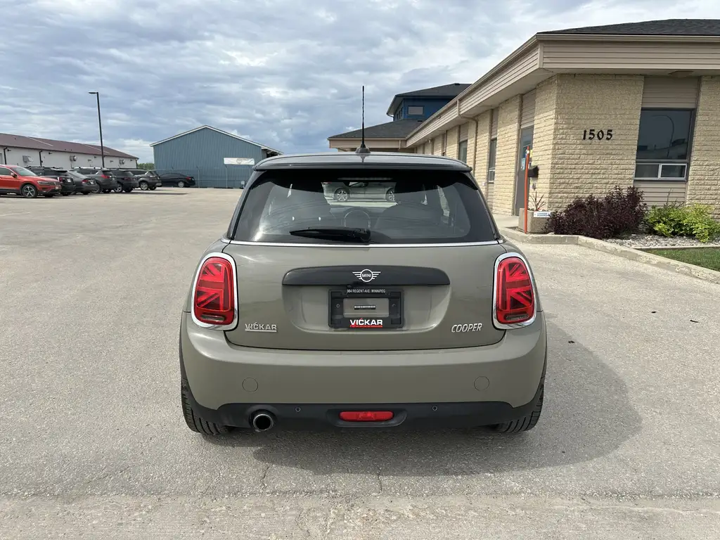 Mini 3 Door 2019 photo 4