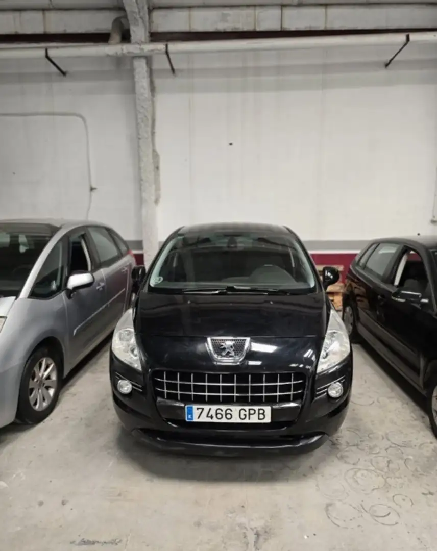 Peugeot 3008 1.6HDI FAP Premium Negro - 1