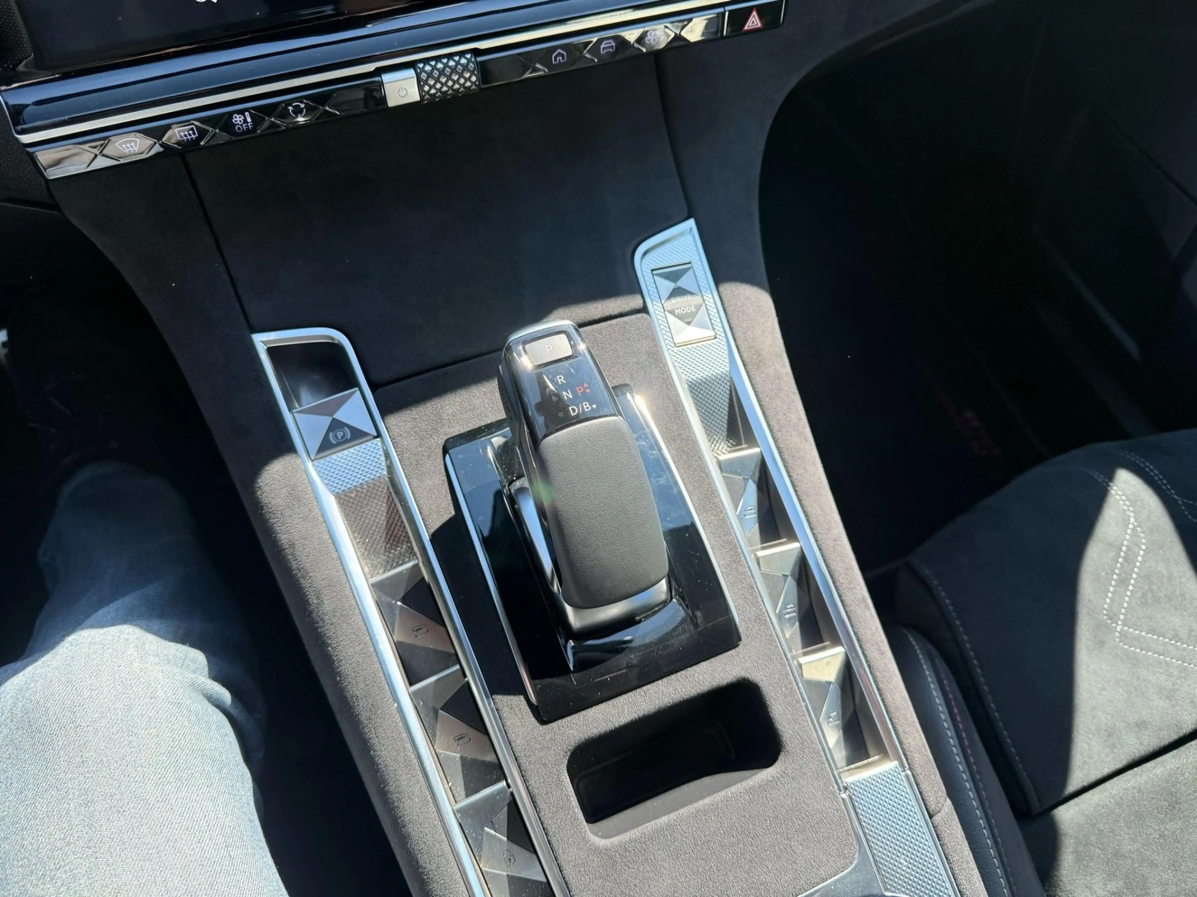 DS Automobiles DS 7 E-Tense 225 Performance Line, Navi, Dealer auto, C — photo 18