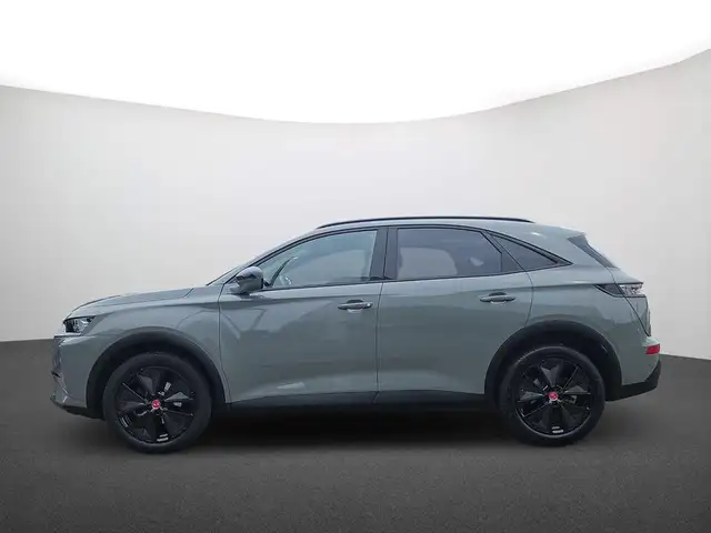 DS Automobiles DS 7 view 4