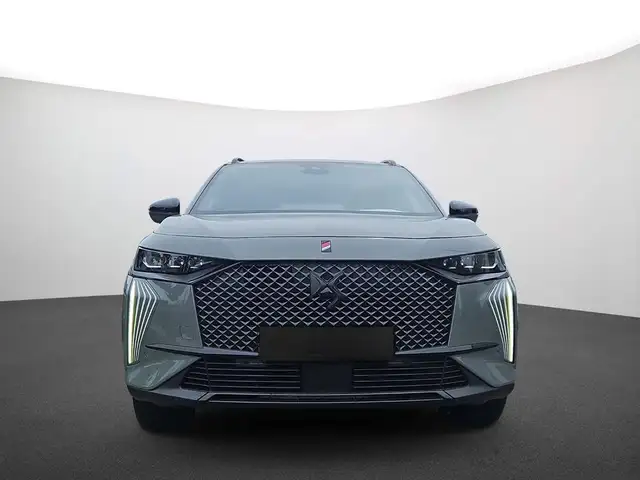 DS Automobiles DS 7 view 2