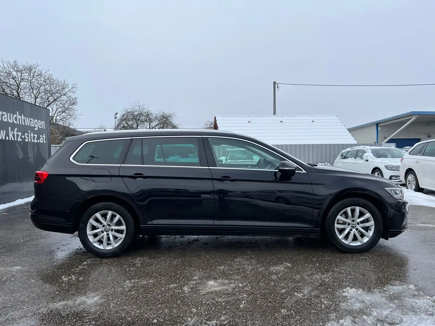 Volkswagen Passat Variant Business 2,0 SCR TDI DSG Schwarz - 2