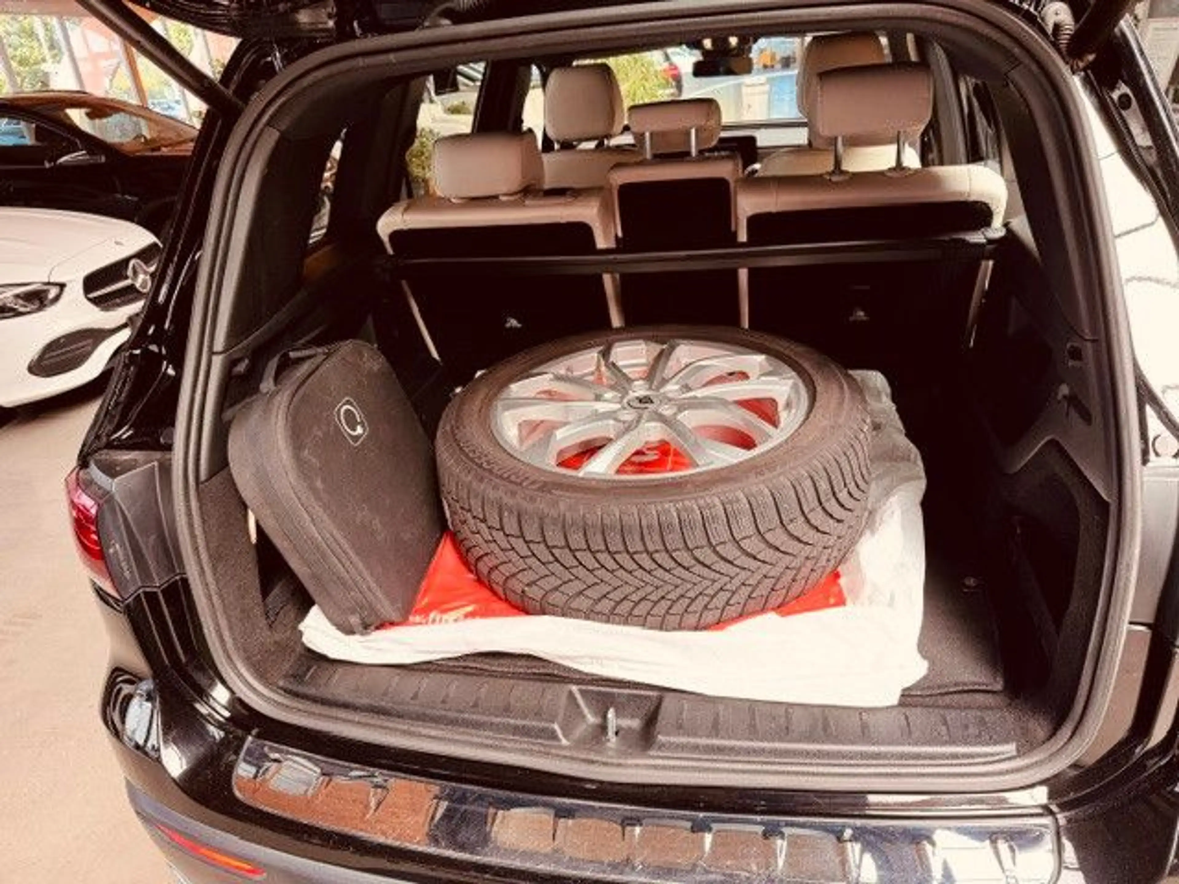 Mercedes-Benz EQB 250 Progressive — photo 7