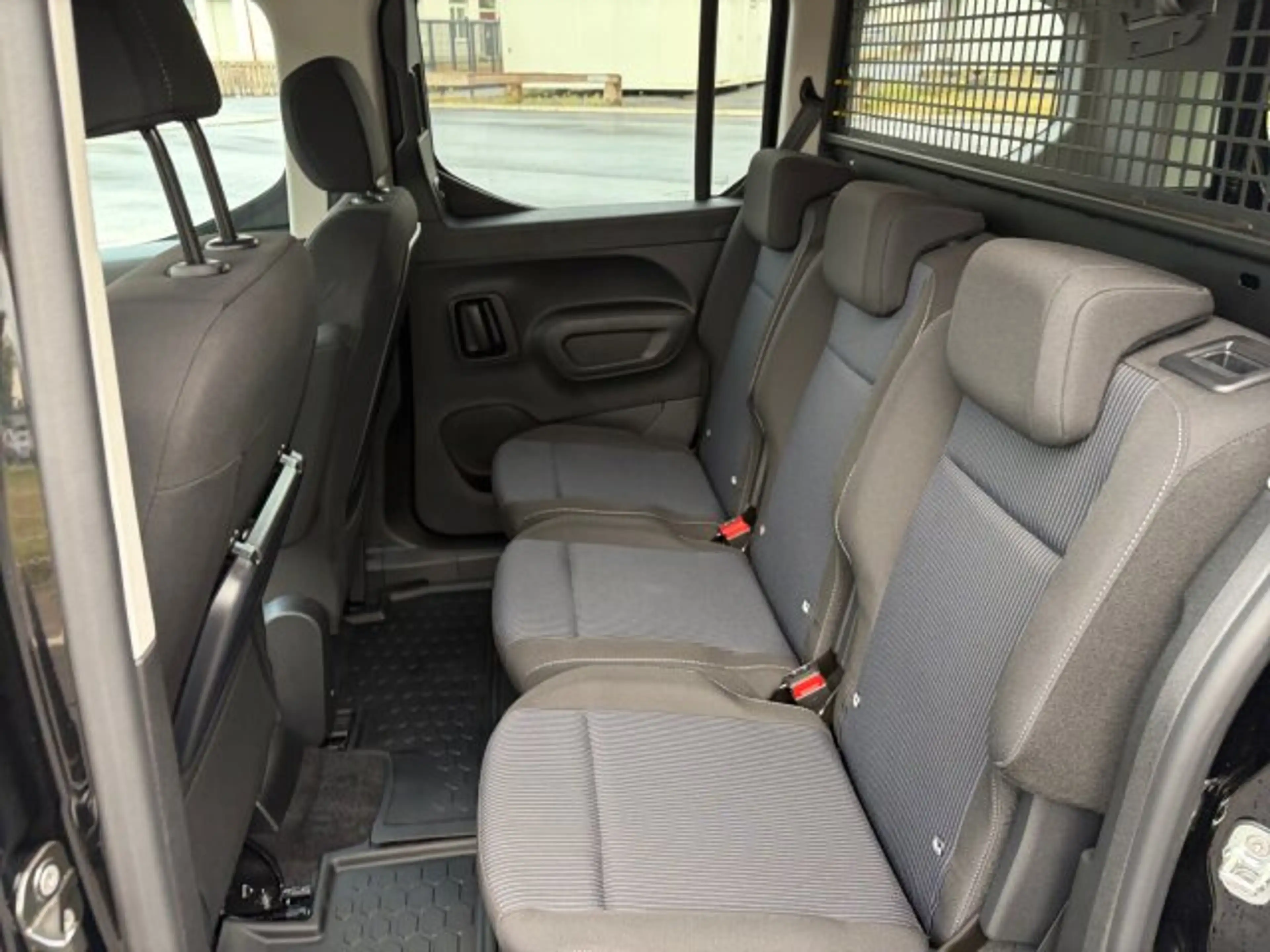 Fiat Doblo Doblo Kombi 5 Sitze Autom Sitzh. Klimaauto Rückfahrkam BAR TZ — photo 15
