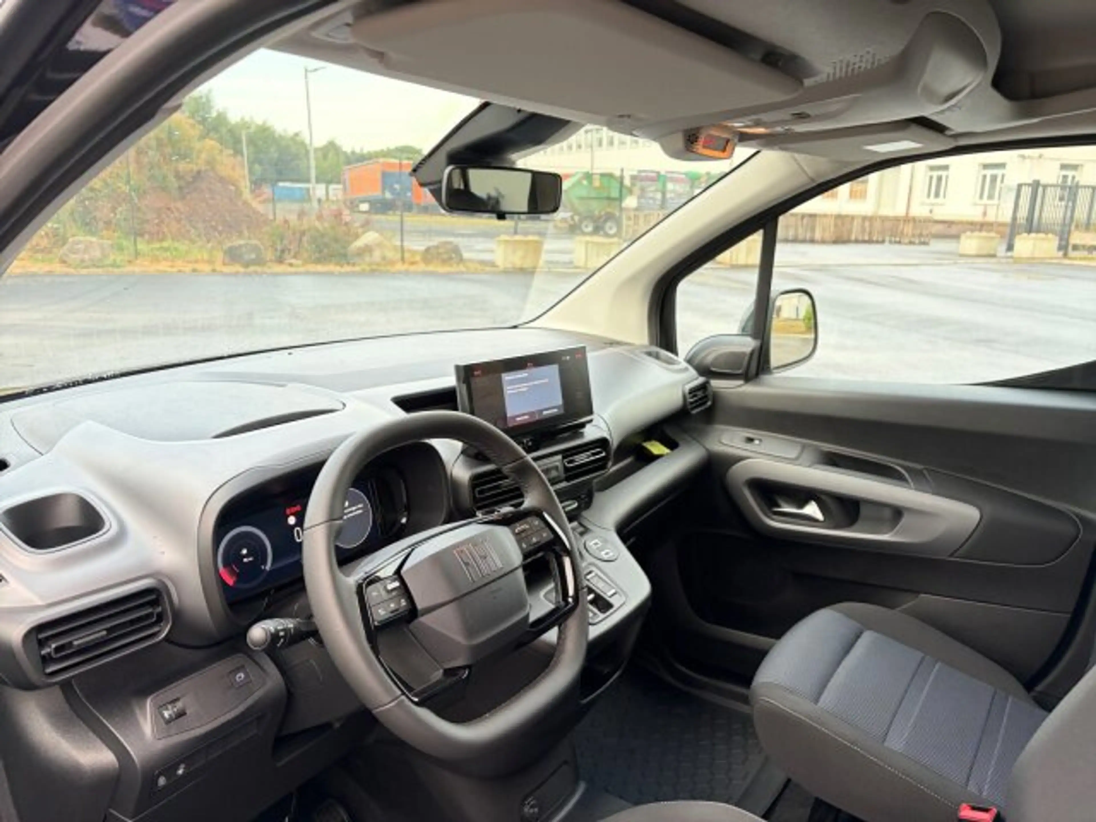 Fiat Doblo Doblo Kombi 5 Sitze Autom Sitzh. Klimaauto Rückfahrkam BAR TZ — photo 7