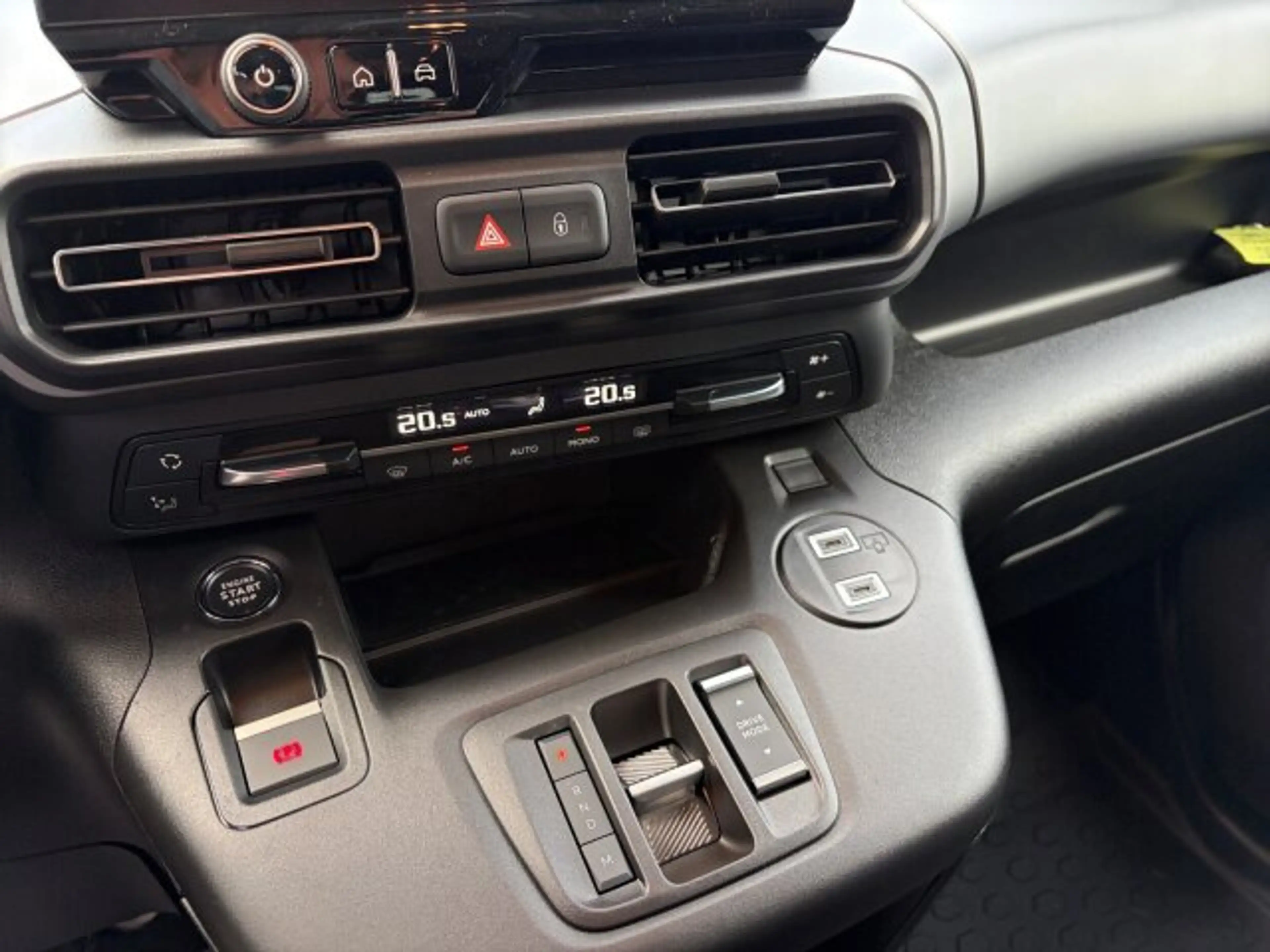 Fiat Doblo Doblo Kombi 5 Sitze Autom Sitzh. Klimaauto Rückfahrkam BAR TZ — photo 10