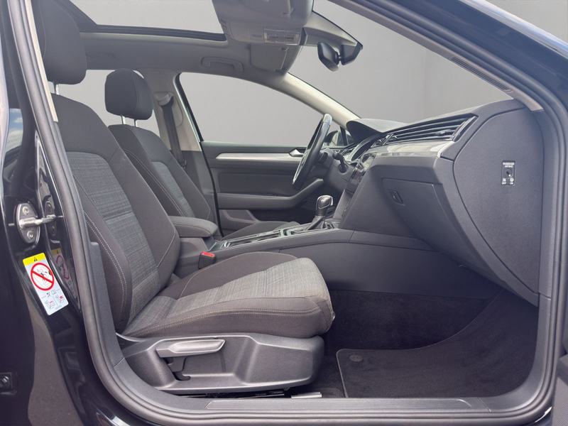 Volkswagen Passat Variant Passat Var. 2.0 TDI DSG PANO NAVI CAM ACC LANE — photo 12