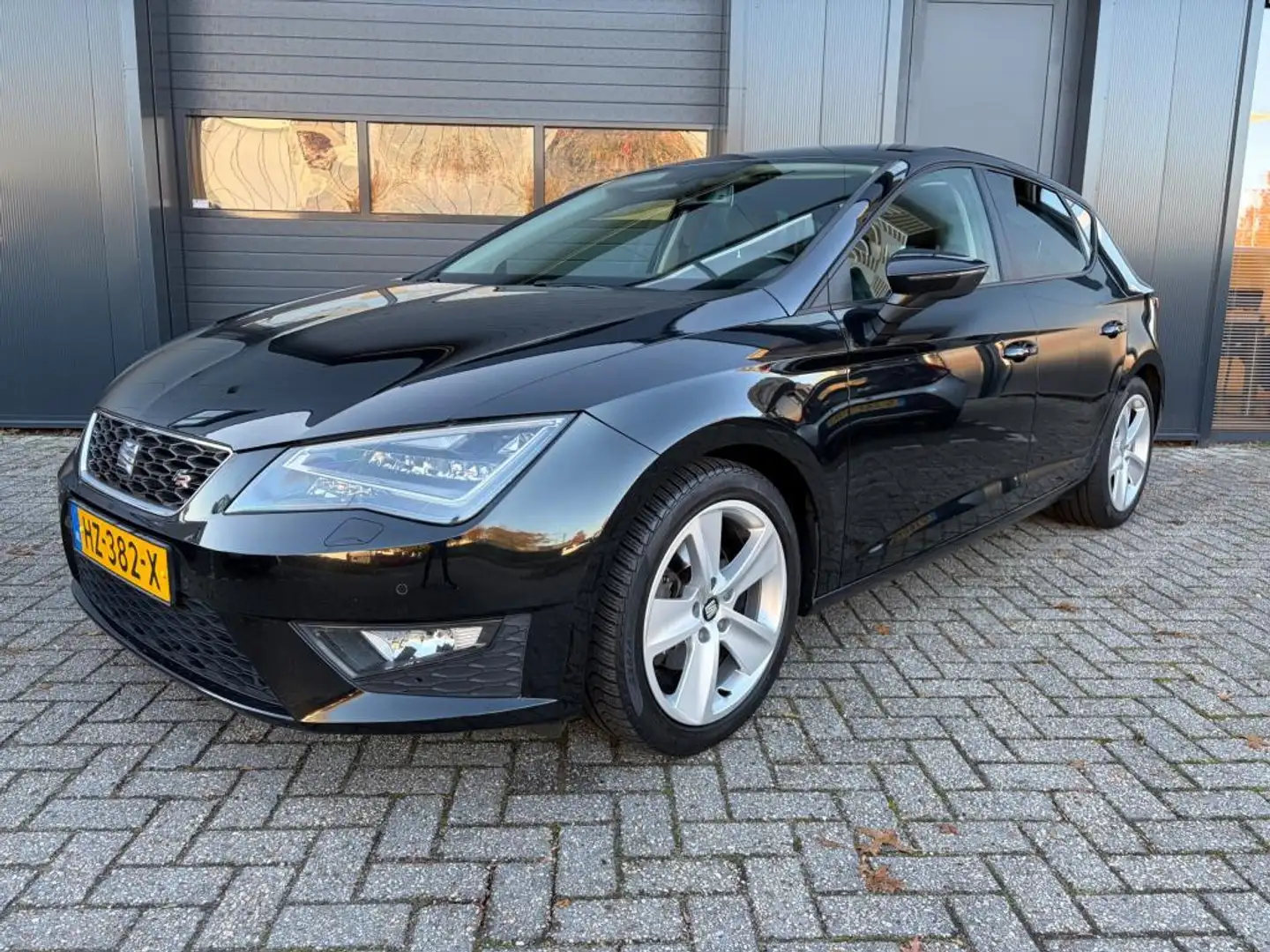 SEAT Leon 1.4 TSI FR Business, Navi, Cruise, Clima, Stoelv. Zwart - 1