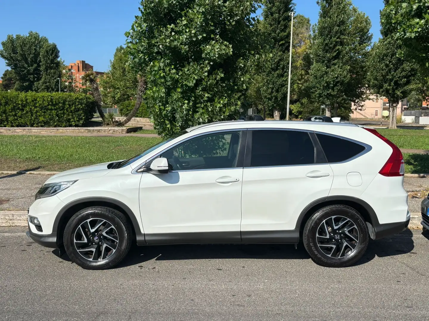 Honda CR-V 1.6 Elegance + Navi 2wd my16 - 1