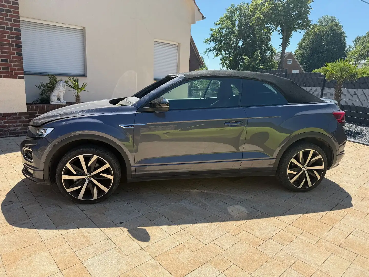 Volkswagen T-Roc 1.5 TSI R-Line Cabriolet+Leder+Navi+ Grau - 2