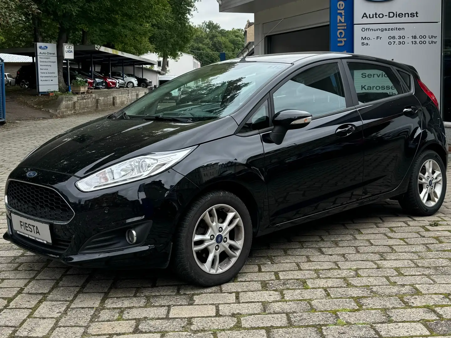 Ford Fiesta Celebration Schwarz - 1
