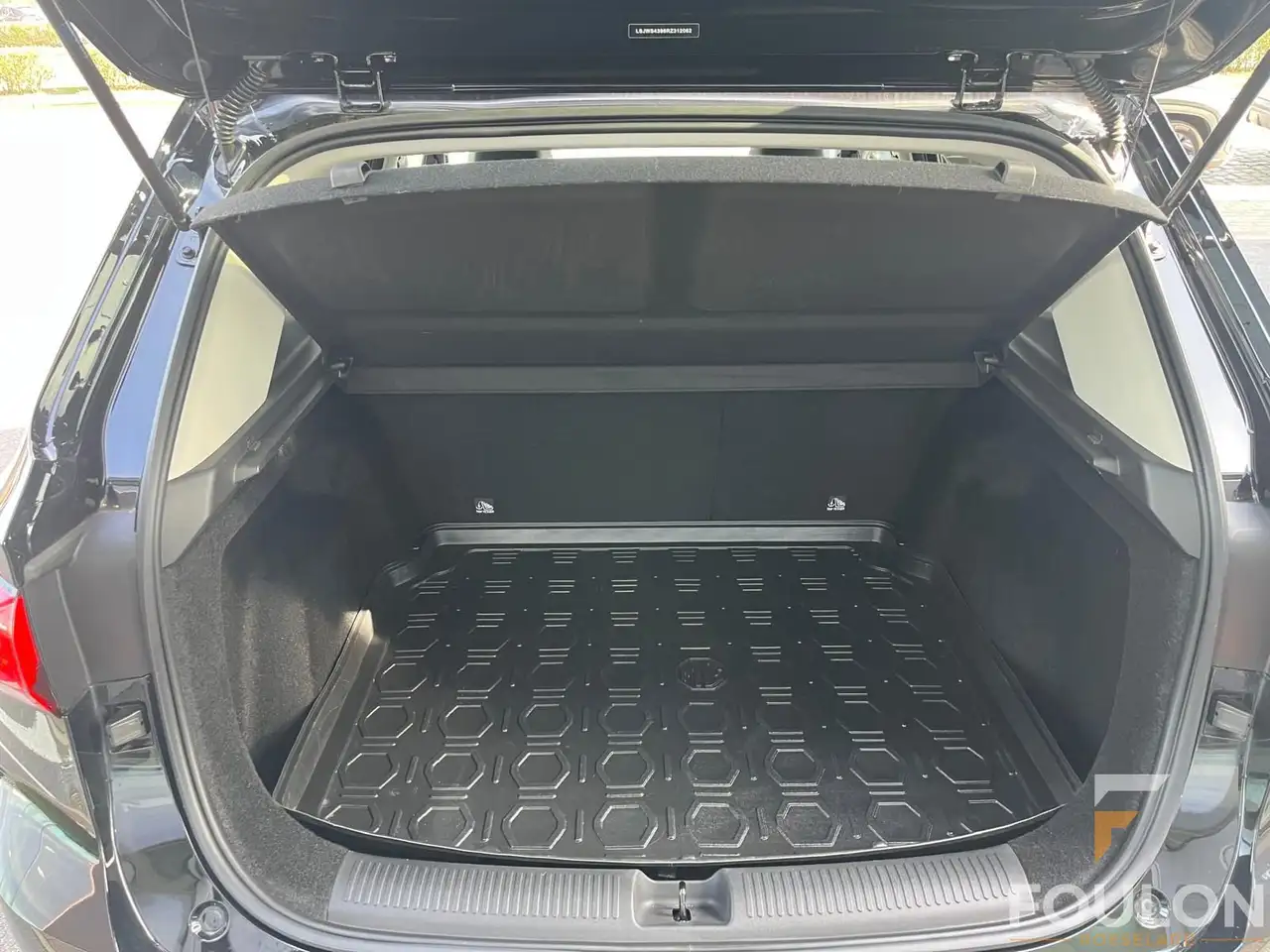 MG ZS 1.5 Hybrid+ Luxury 5