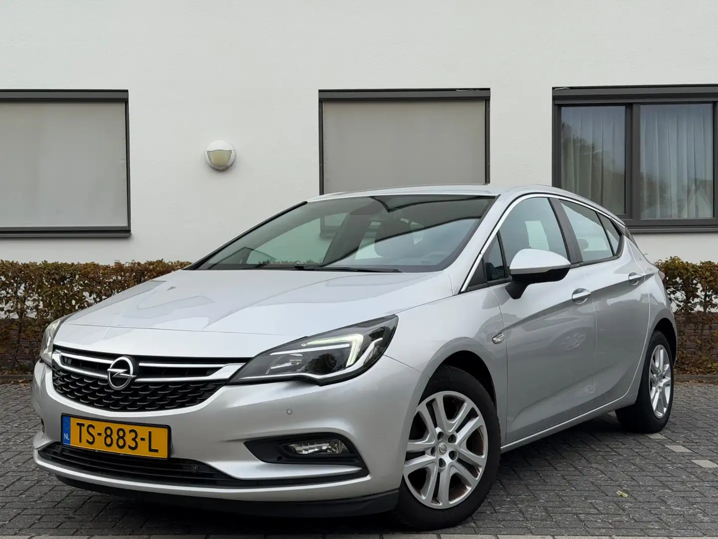 Opel Astra 1.6 CDTI Business+ APK NAVI 5-Deurs Grijs - 2