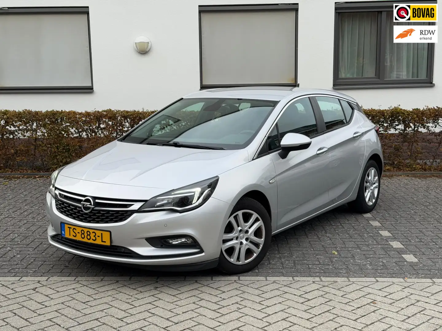Opel Astra 1.6 CDTI Business+ APK NAVI 5-Deurs Grijs - 1