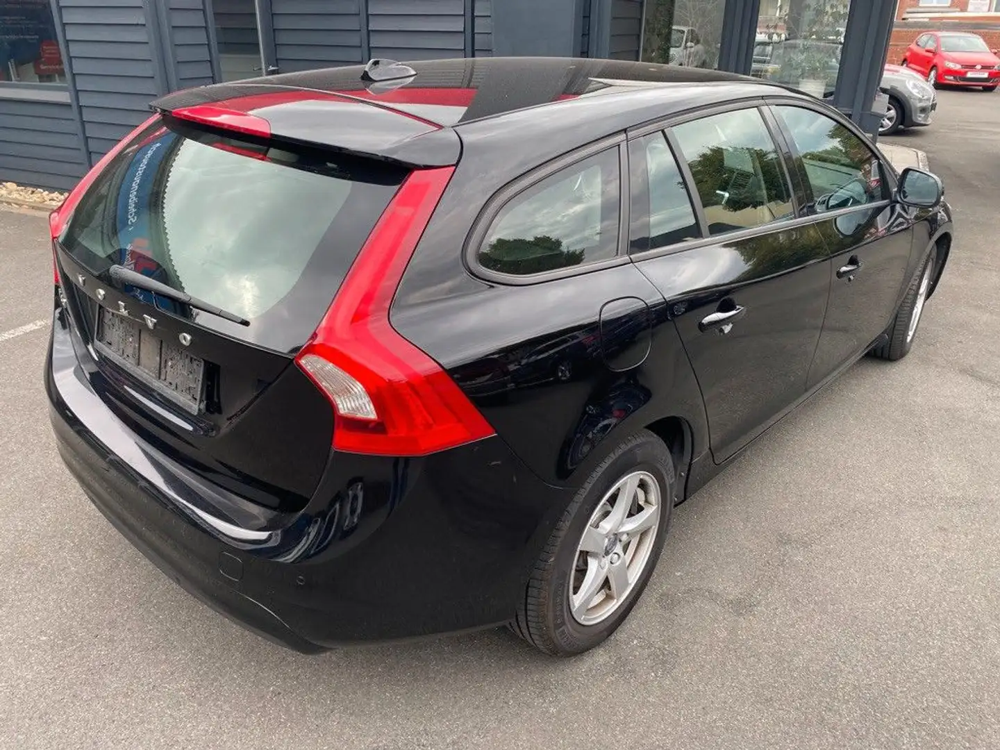 Volvo V60 D 3  Kombi Kinetic Schwarz - 2