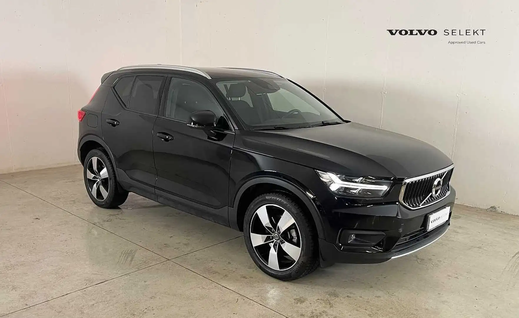 Volvo XC40 Momentum Pro, B4 AWD mild hybrid automatico Noir - 1