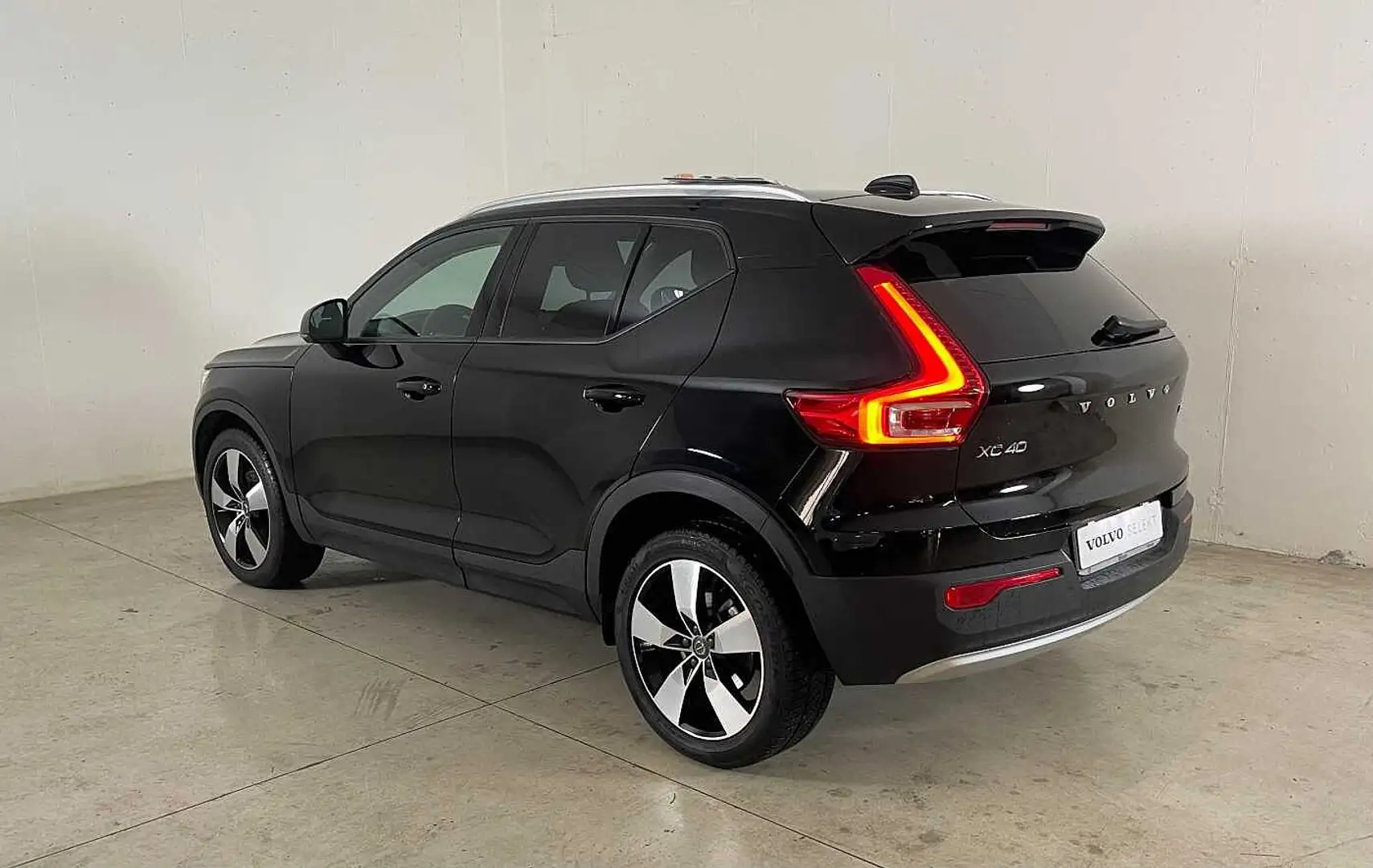 Volvo XC40 Momentum Pro, B4 AWD mild hybrid automatico Nero - 2