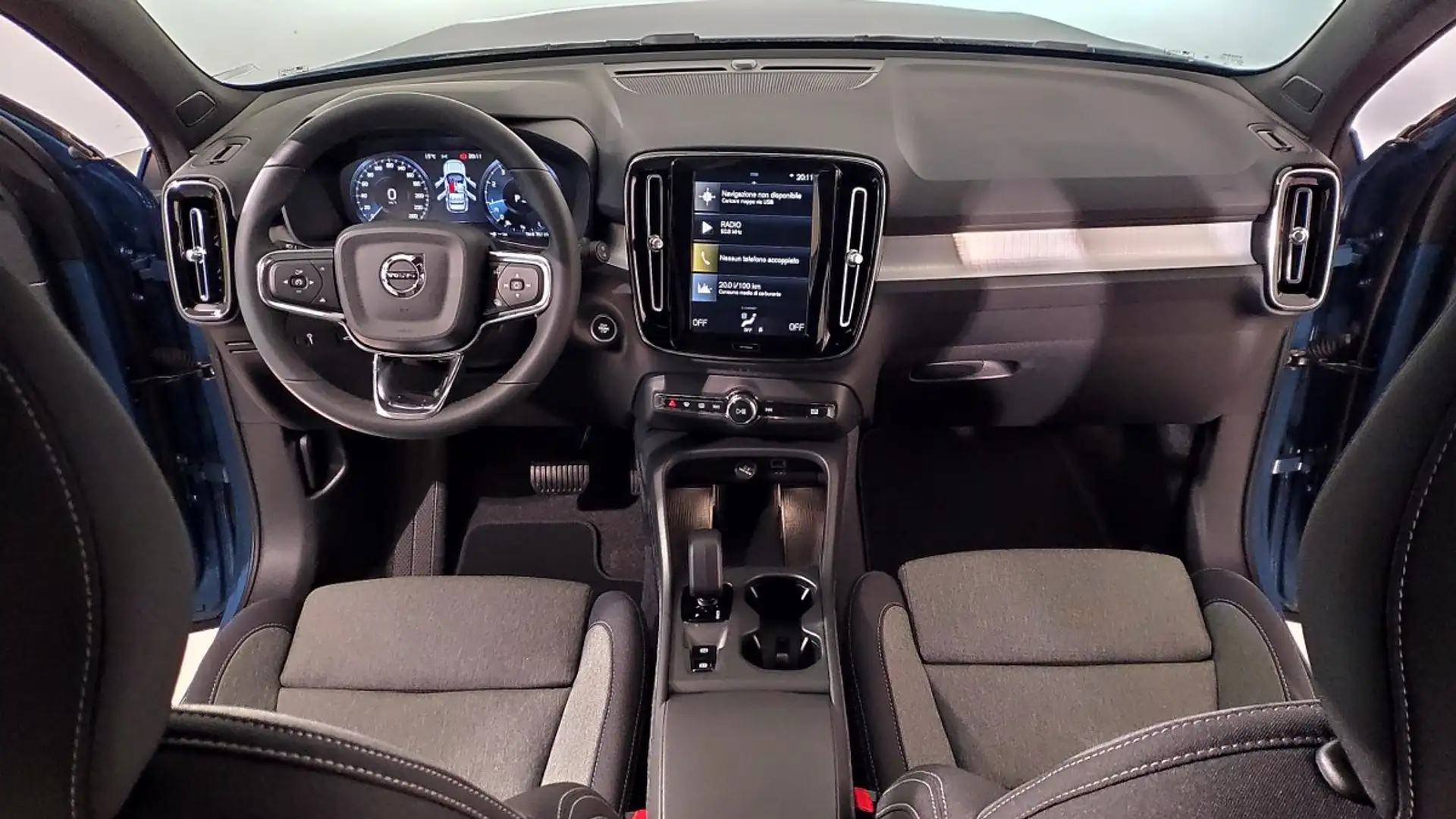Volvo XC40 T2 Automatico Core Синій - 2