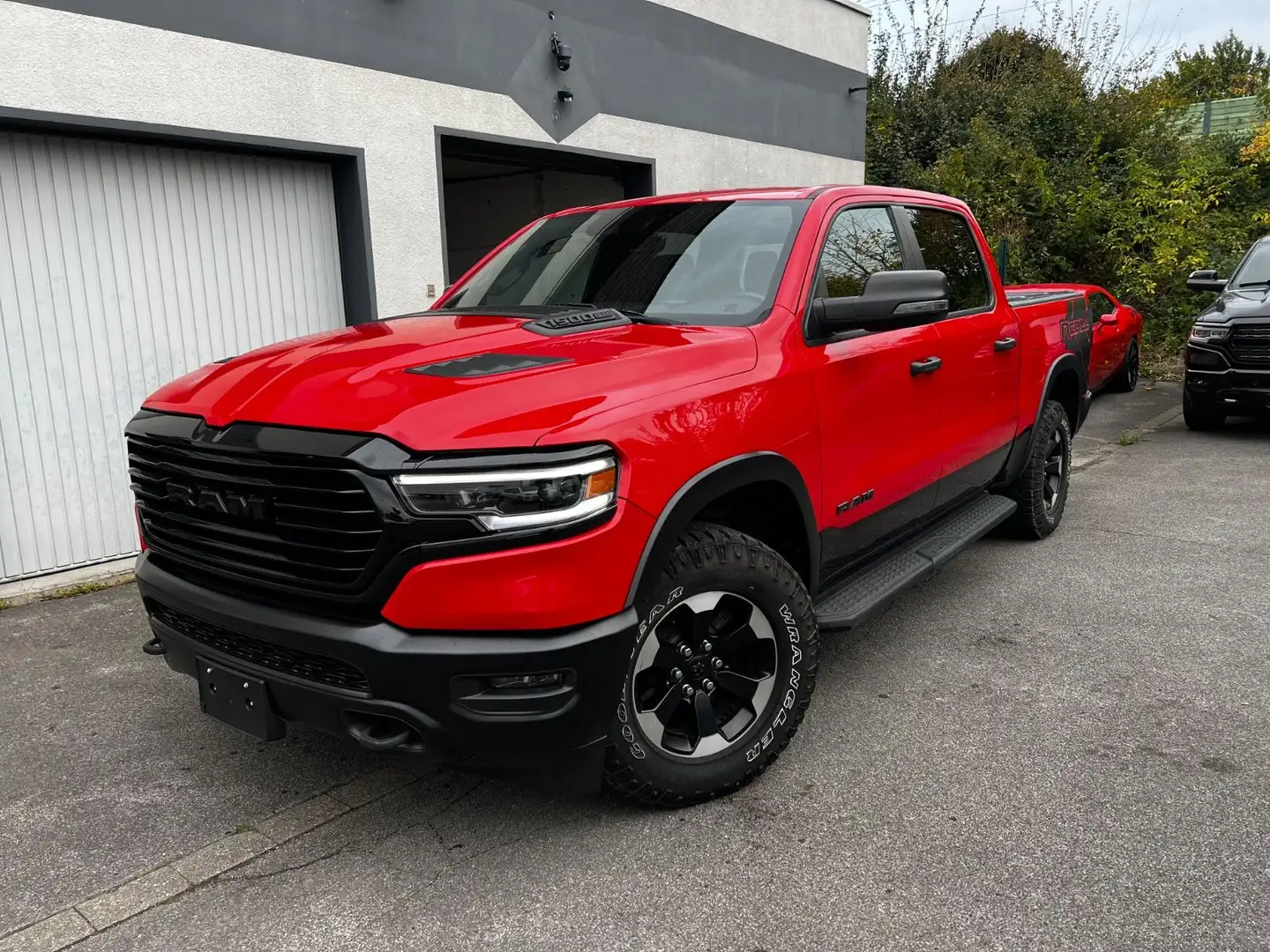 Dodge RAM 1500 REBEL CREW CAB 4X4 GAS BRC Rot - 2