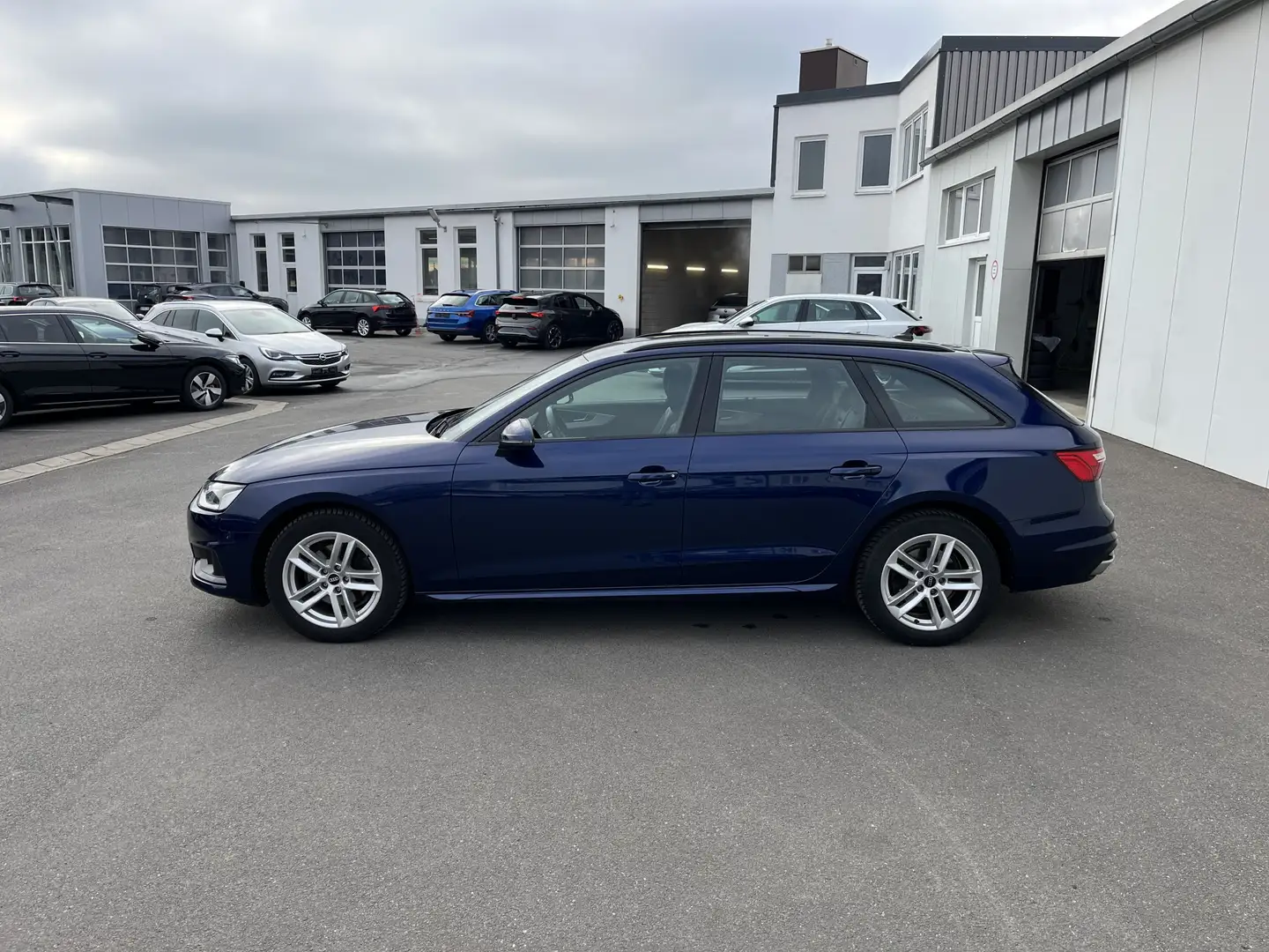 Audi A4 Avant 35 2.0 TDI S tronic advanced 166€ m. 20% A Bleu - 2
