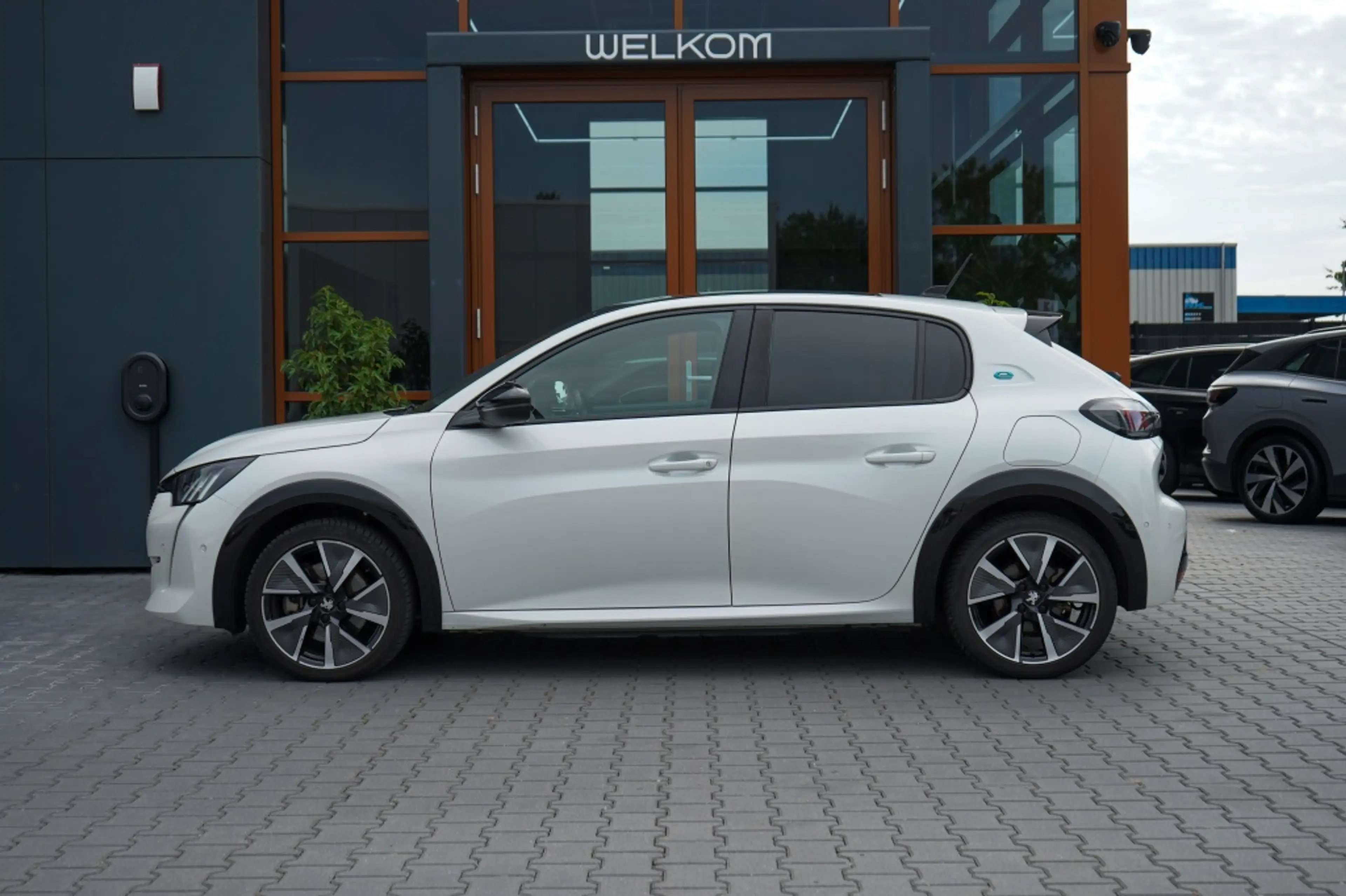 Peugeot e-208 GT Pack 50 kWh | 91,56% SOH | Pano | Stoelverwarmi — photo 2