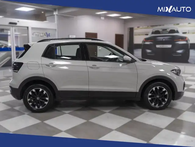 Volkswagen T-Cross view 6