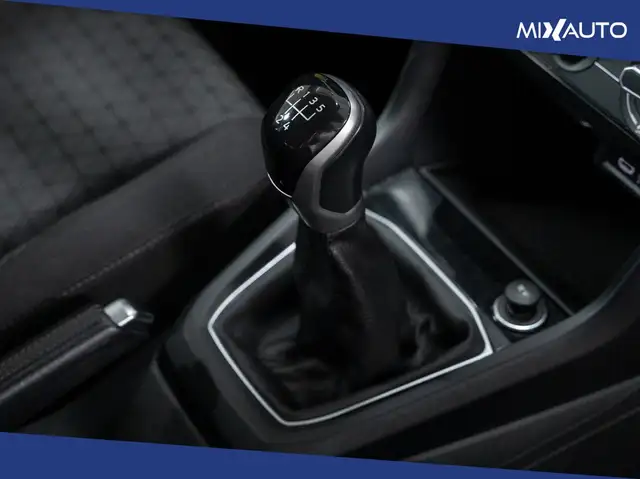 Volkswagen T-Cross view 13