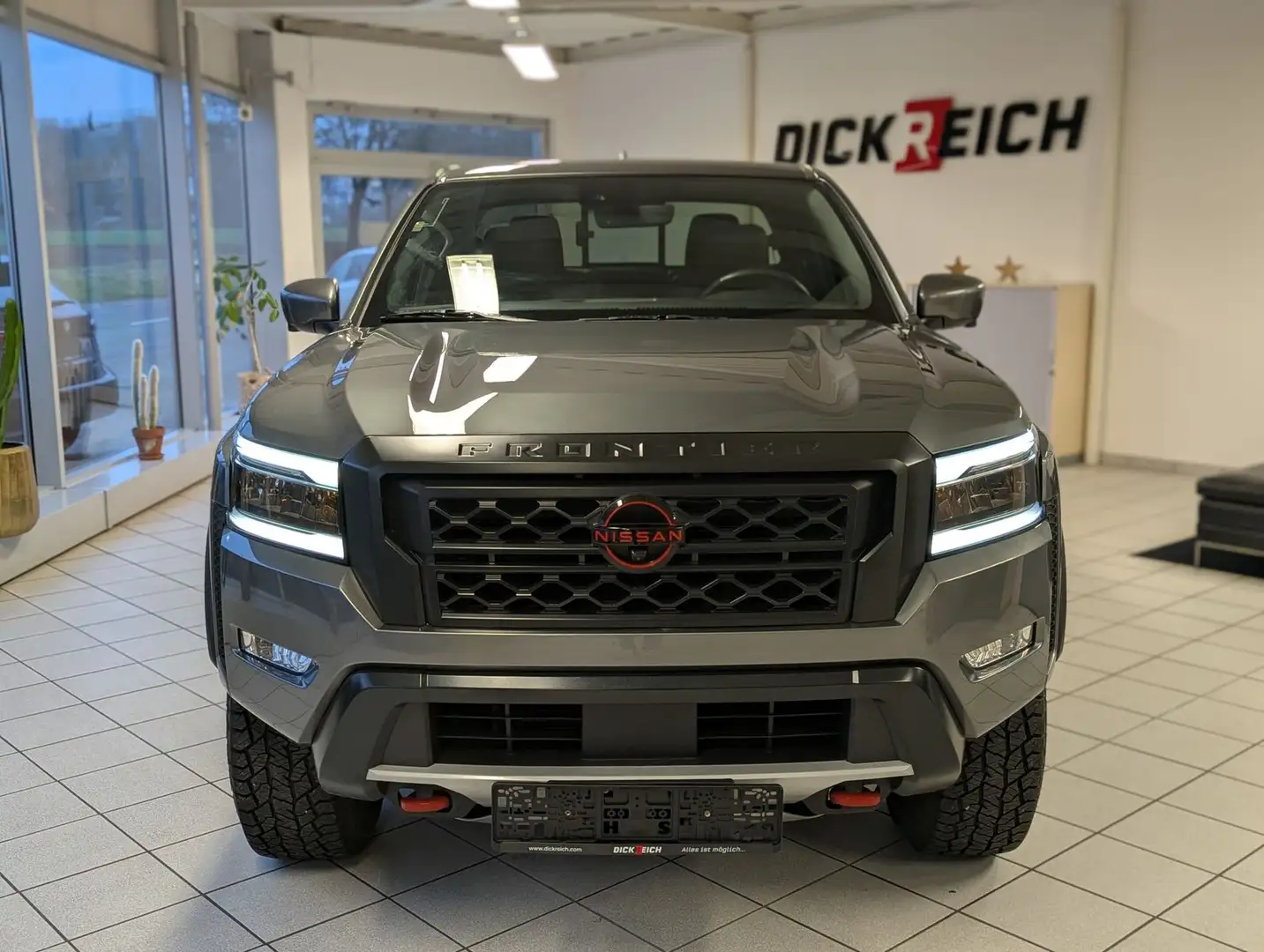 Nissan Frontier 3.8 V6 Pro4X CrewCab Leder LED 360 AHK Gri - 2