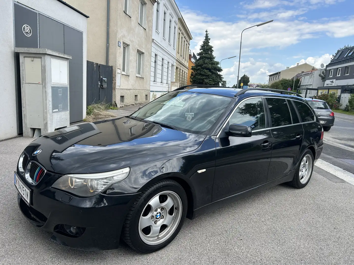 BMW 523 523i Touring - 1