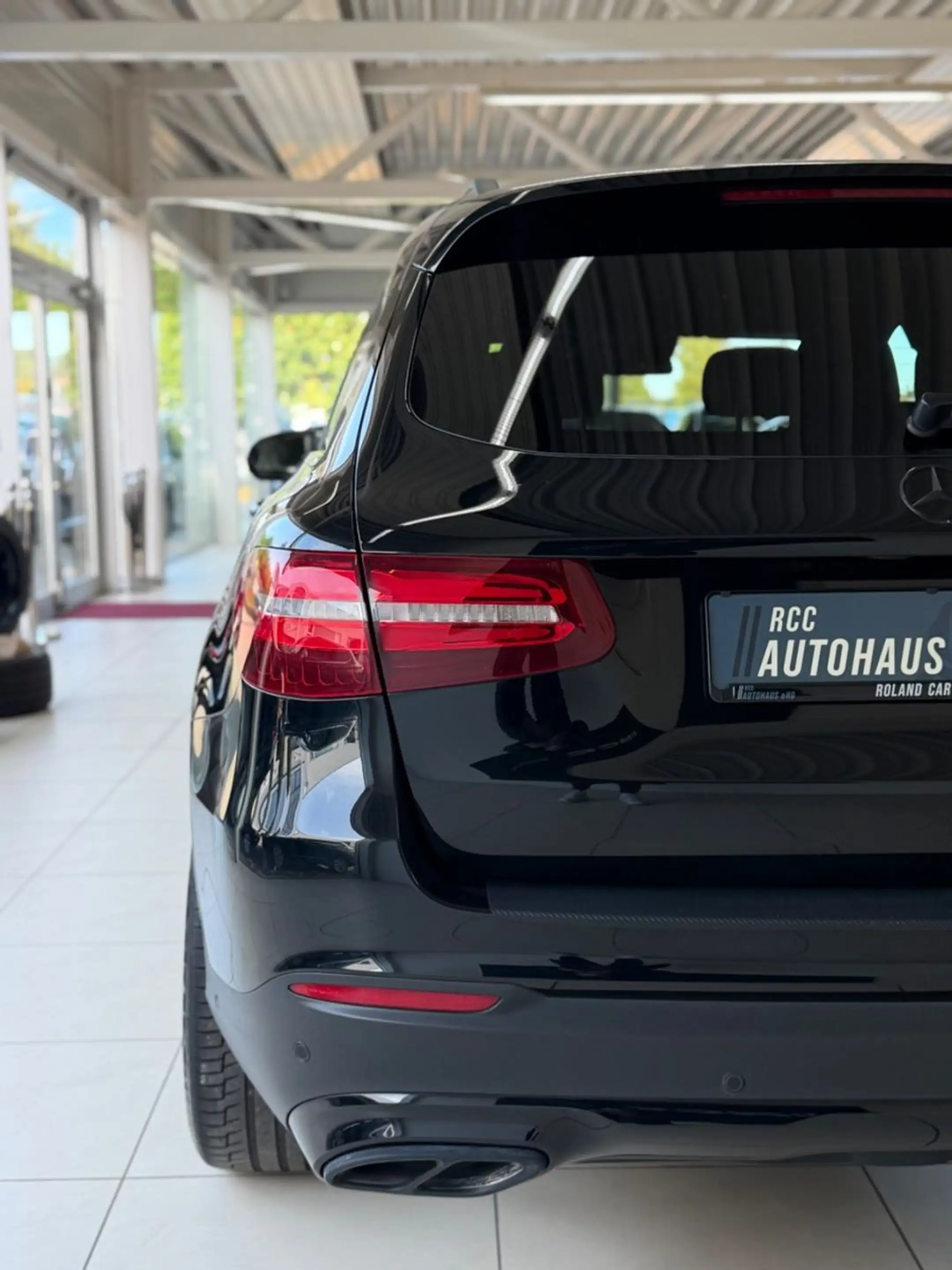 Mercedes-Benz GLC 250 d AMG 4Matic AHK Burm Distr — photo 11