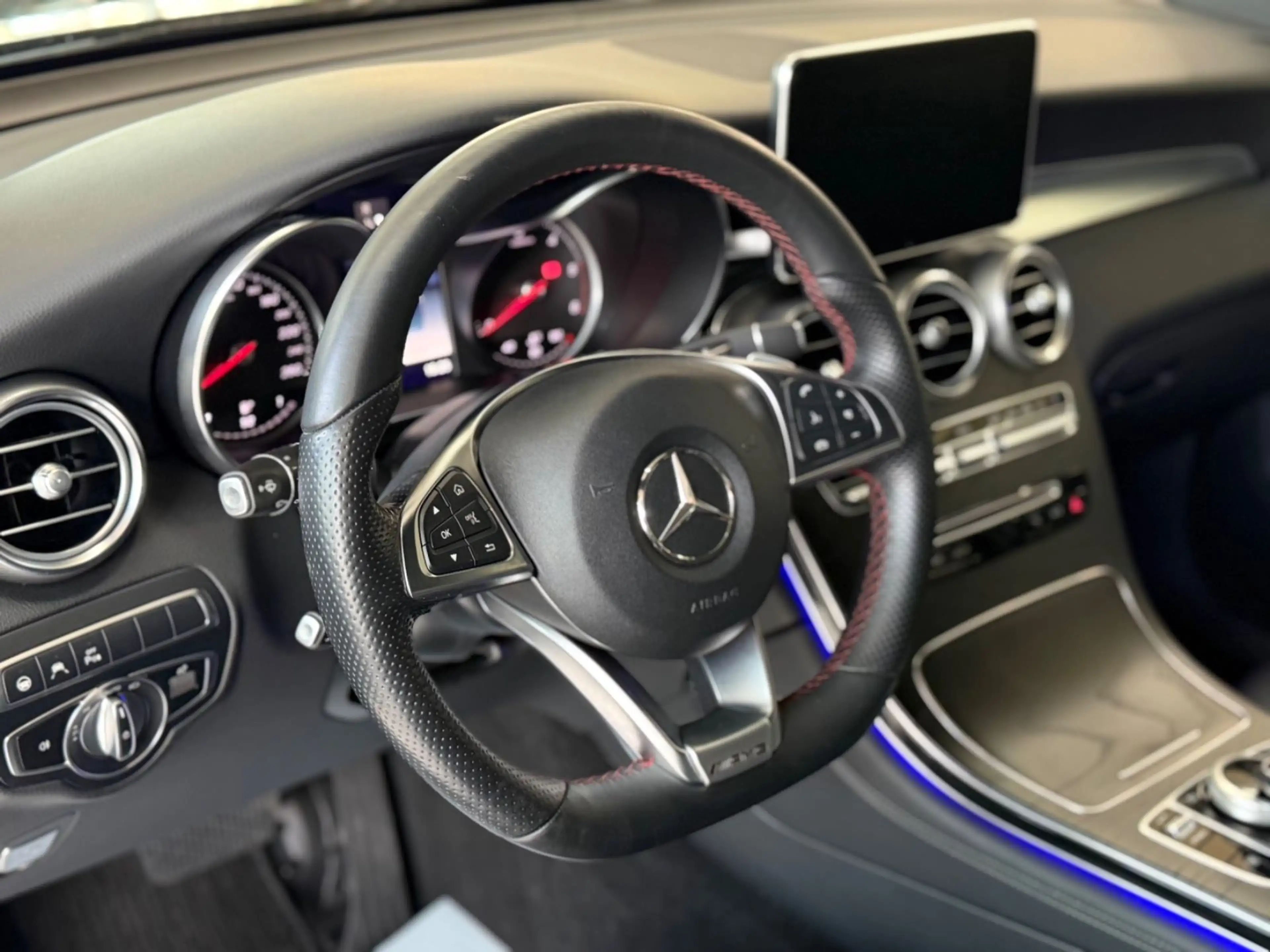 Mercedes-Benz GLC 250 d AMG 4Matic AHK Burm Distr — photo 12
