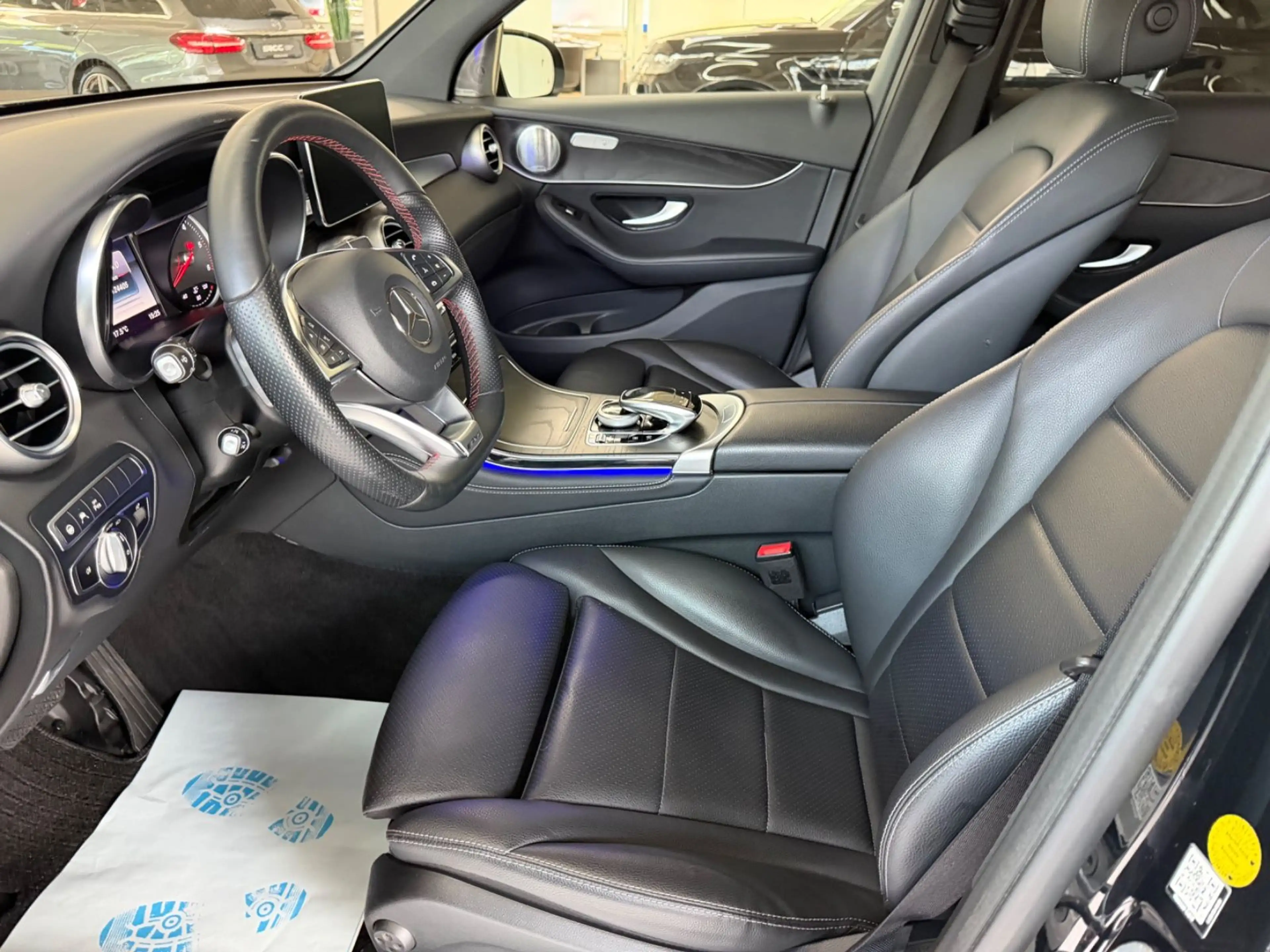 Mercedes-Benz GLC 250 d AMG 4Matic AHK Burm Distr — photo 13