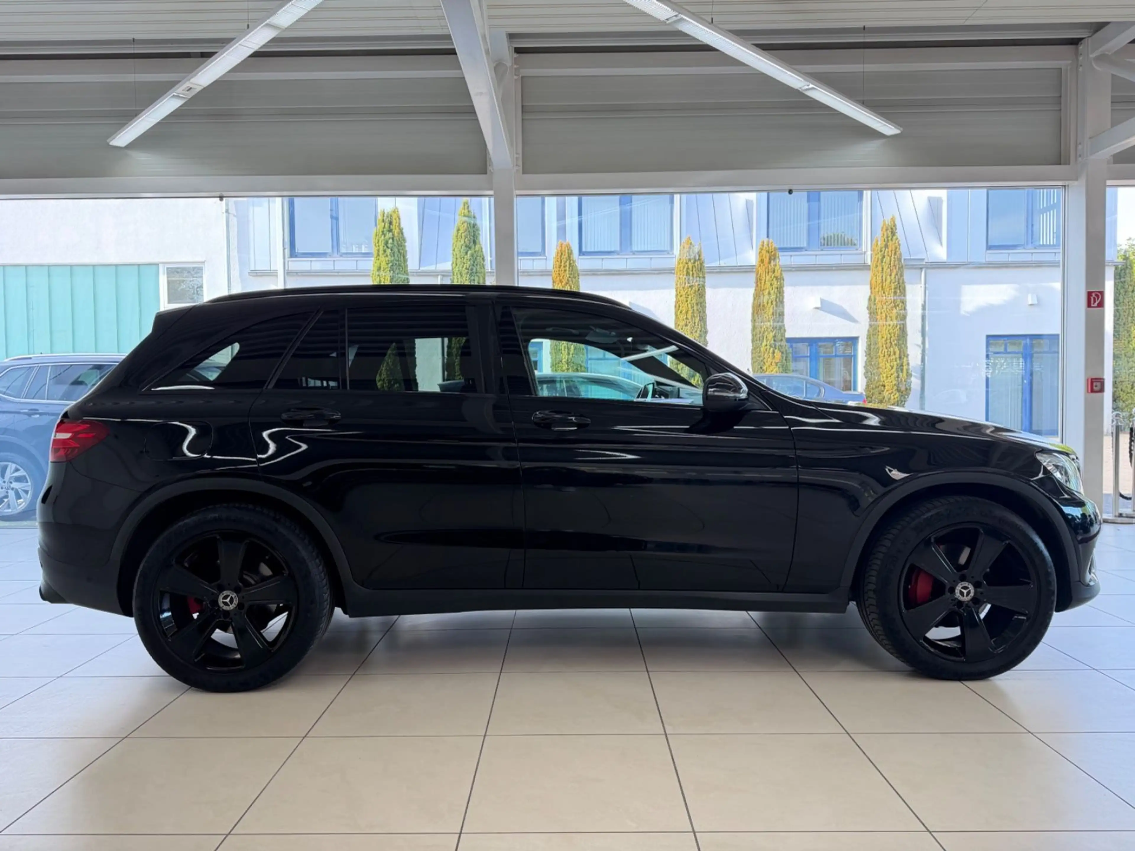 Mercedes-Benz GLC 250 d AMG 4Matic AHK Burm Distr — photo 5