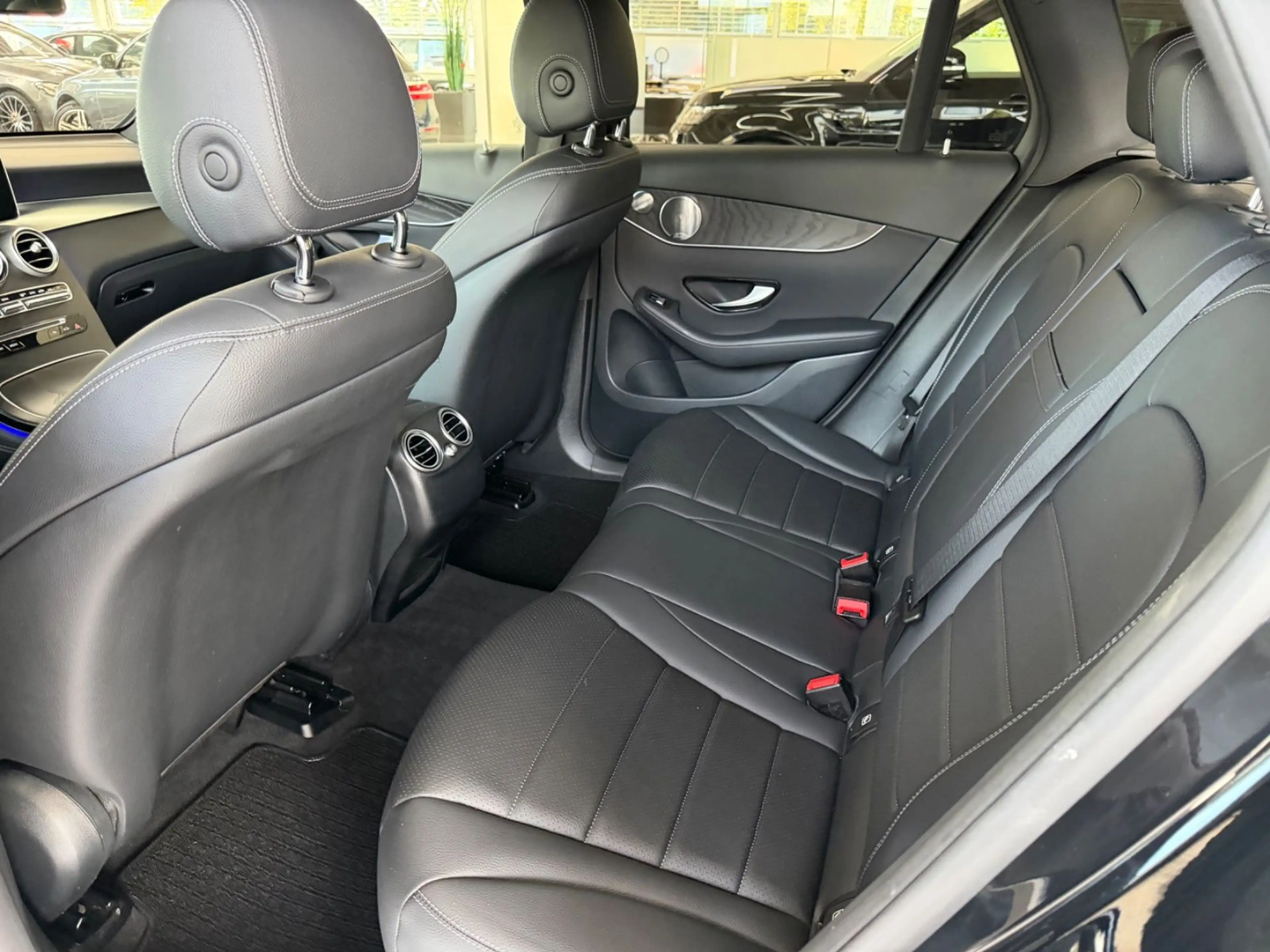Mercedes-Benz GLC 250 d AMG 4Matic AHK Burm Distr — photo 15