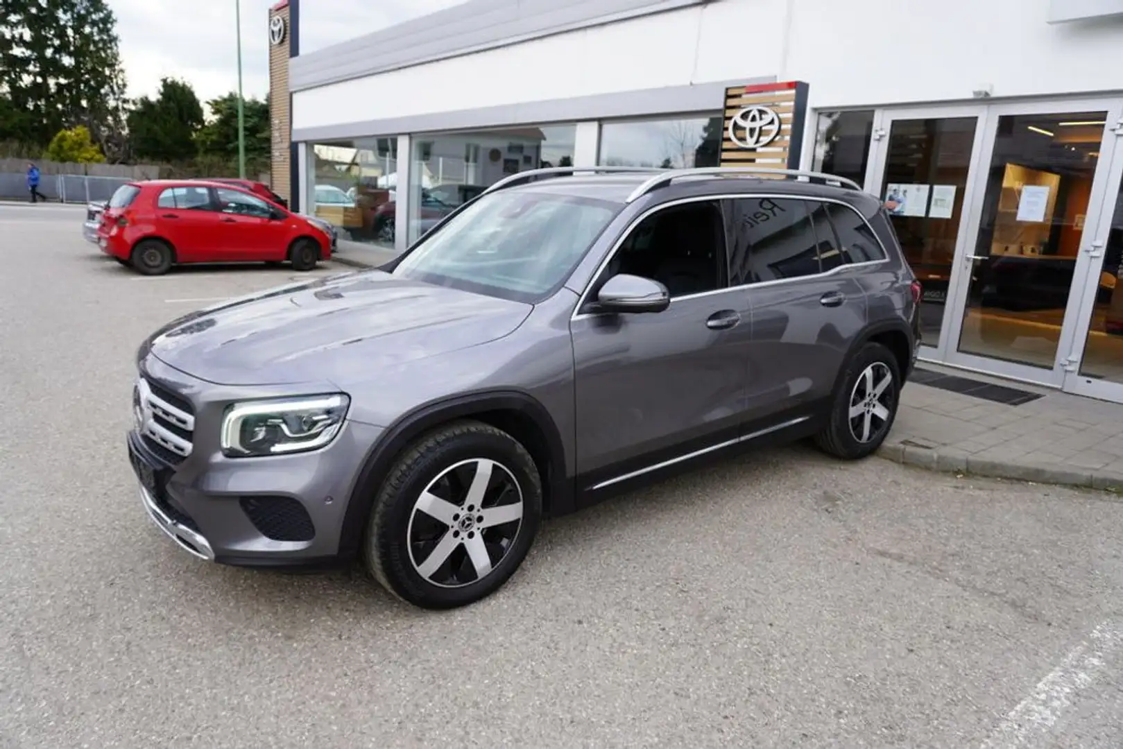 Mercedes-Benz GLB 180 d Aut. *LED*KAMERA*LEDER* Grau - 2