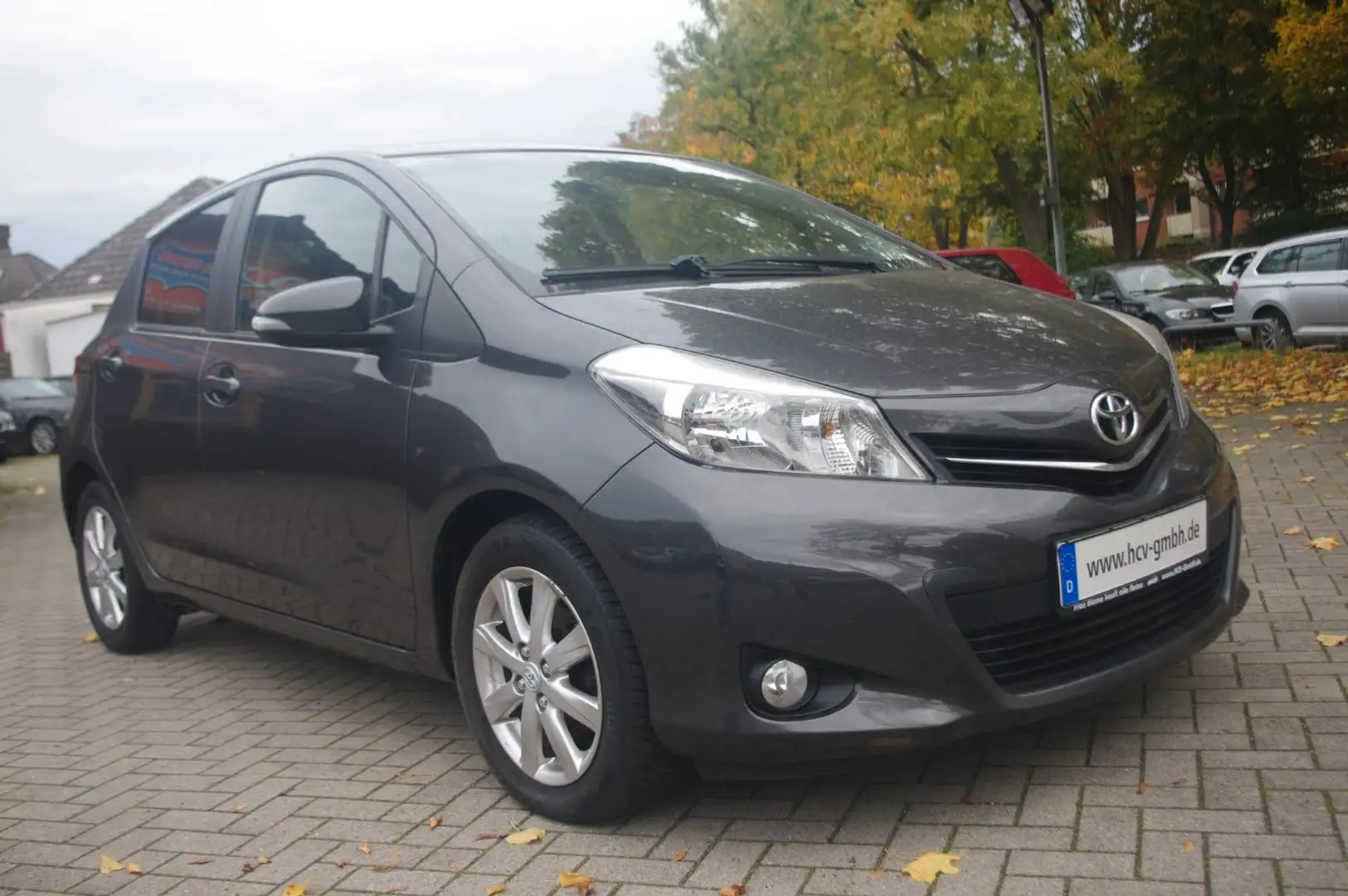 Toyota Yaris Edition Grau - 1