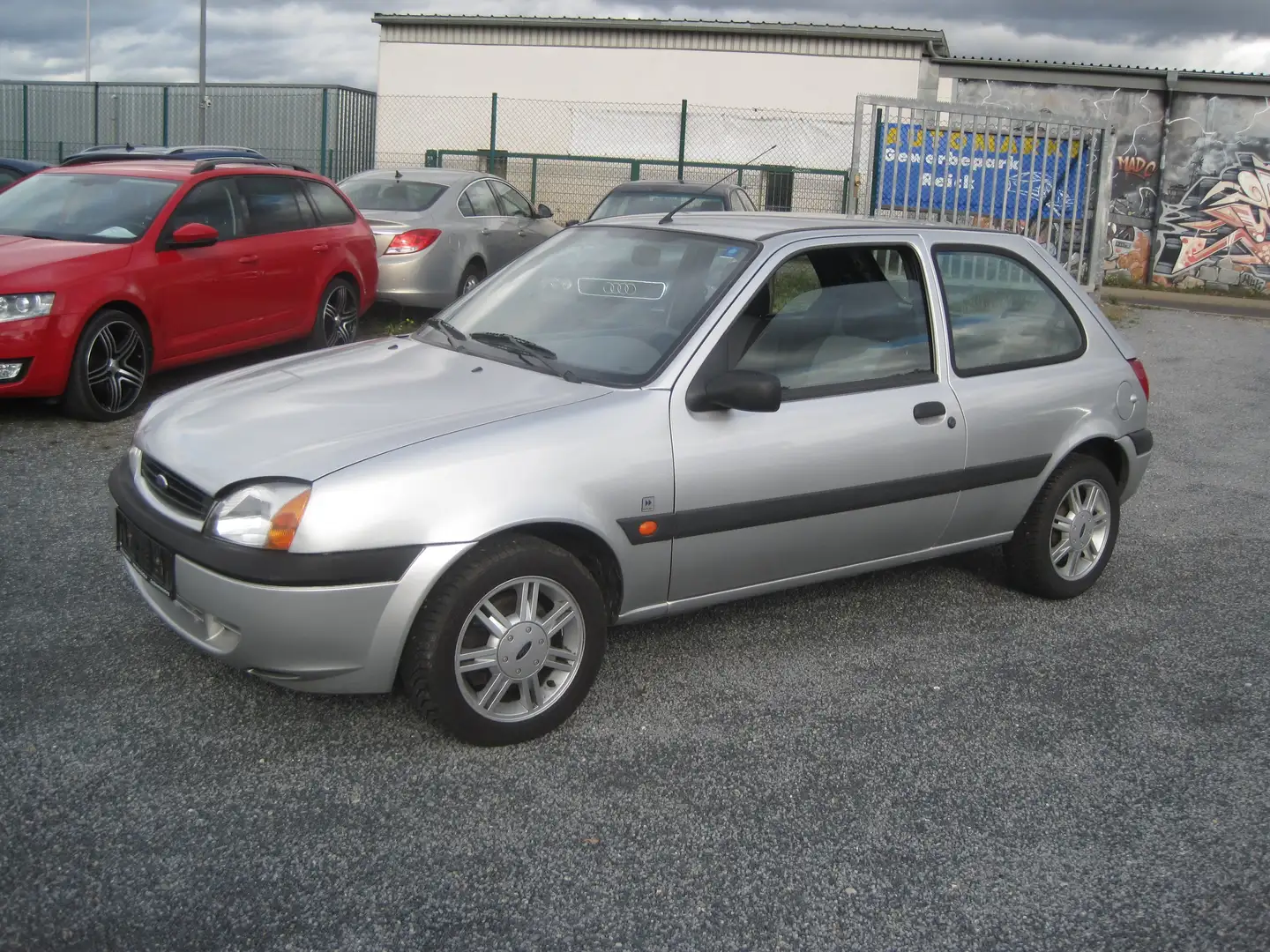 Ford Fiesta Fiesta Futura Silber - 1