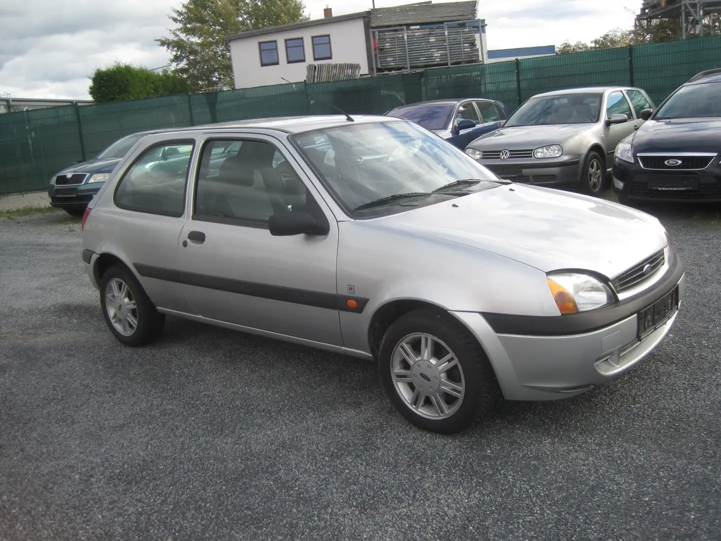 Ford Fiesta Fiesta Futura Silber - 2
