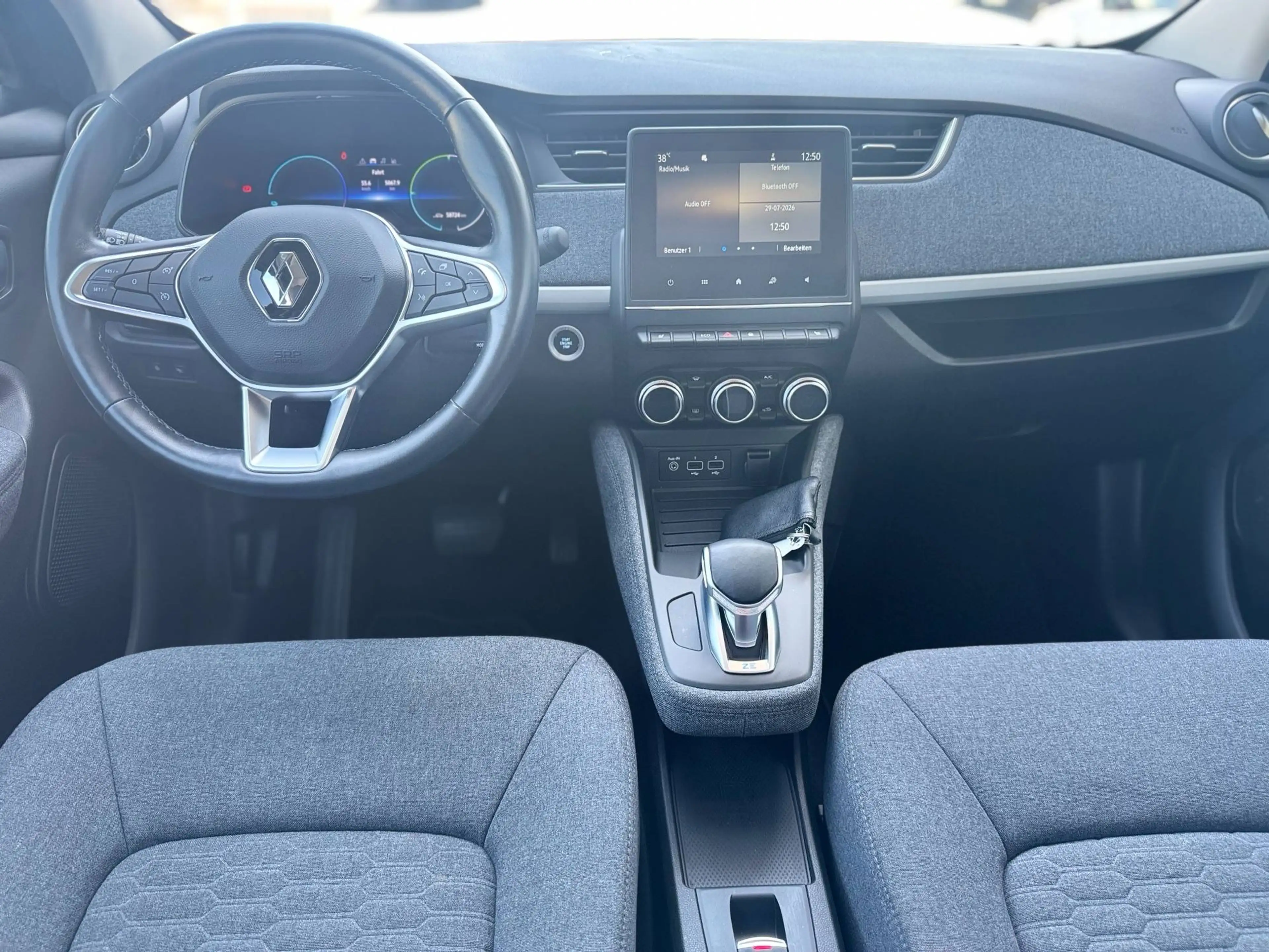 Renault ZOE Evolution R110 Z.E. 50 CCS — photo 11
