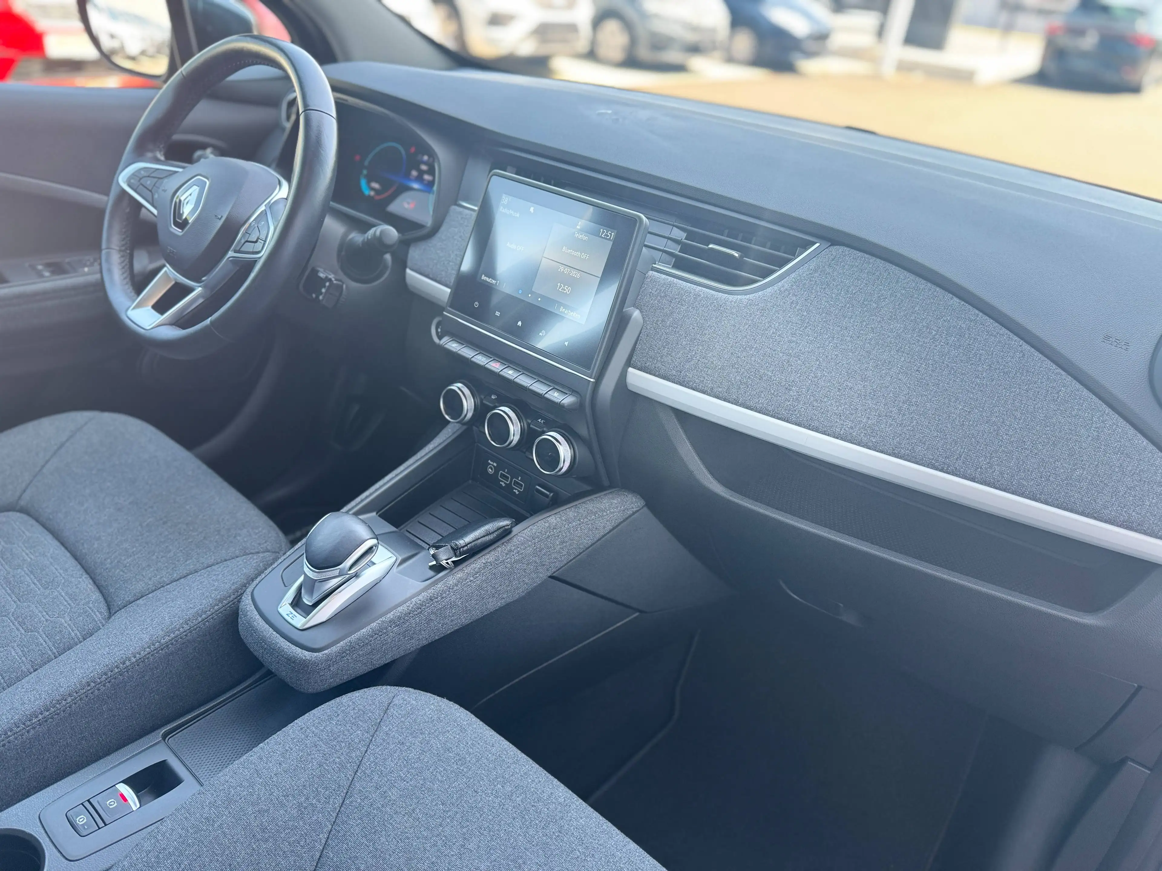 Renault ZOE Evolution R110 Z.E. 50 CCS — photo 12