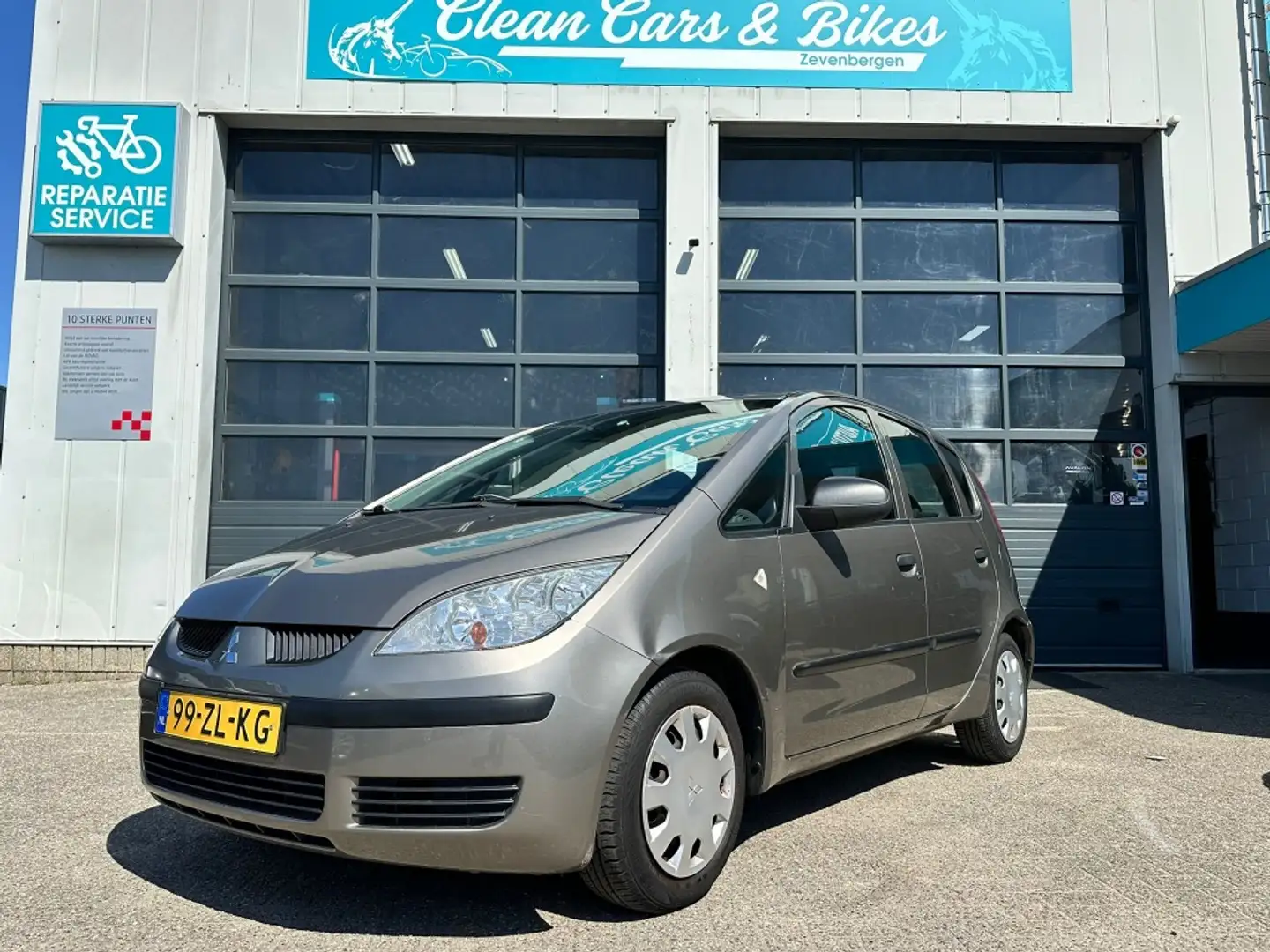 Mitsubishi Colt 1.1 Incharge Grijs - 1